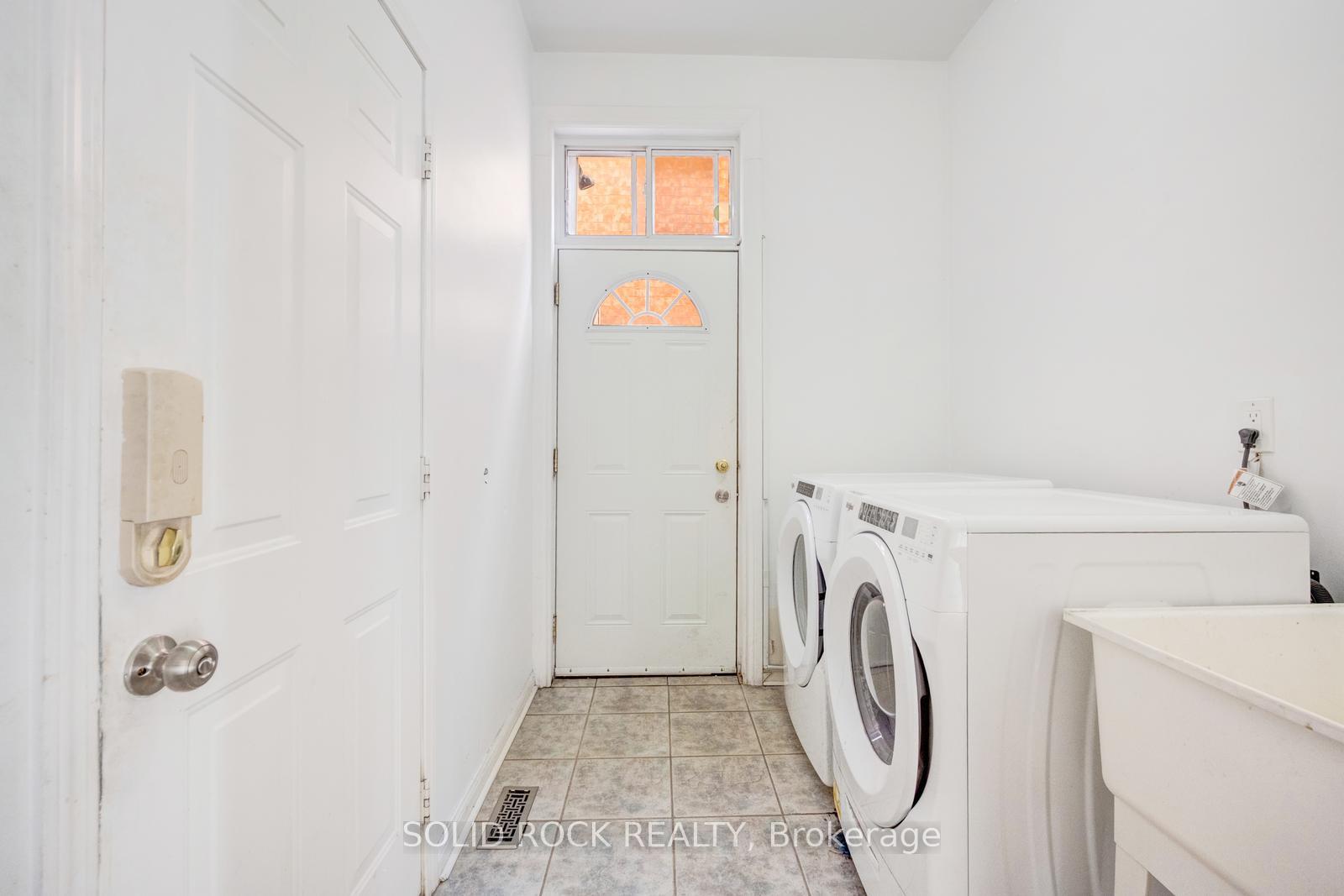 Photo 37 of 8 Gander Crescent, Brampton, Vales of Castlemore — HOMEH