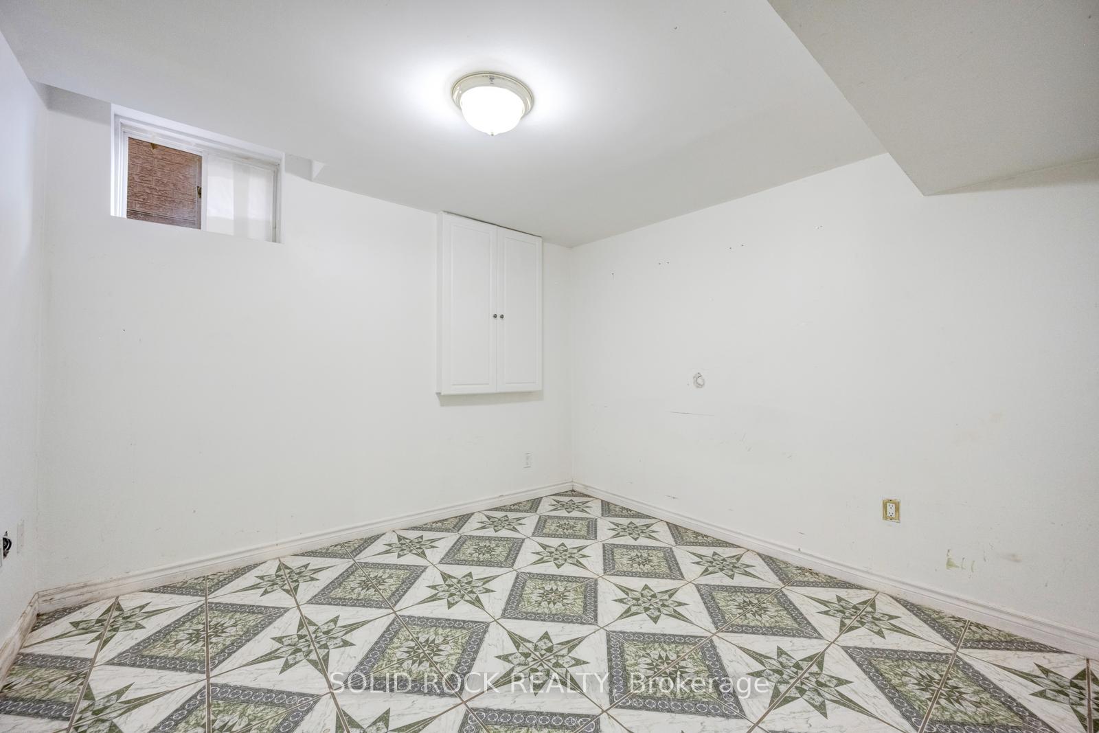 Photo 39 of 8 Gander Crescent, Brampton, Vales of Castlemore — HOMEH