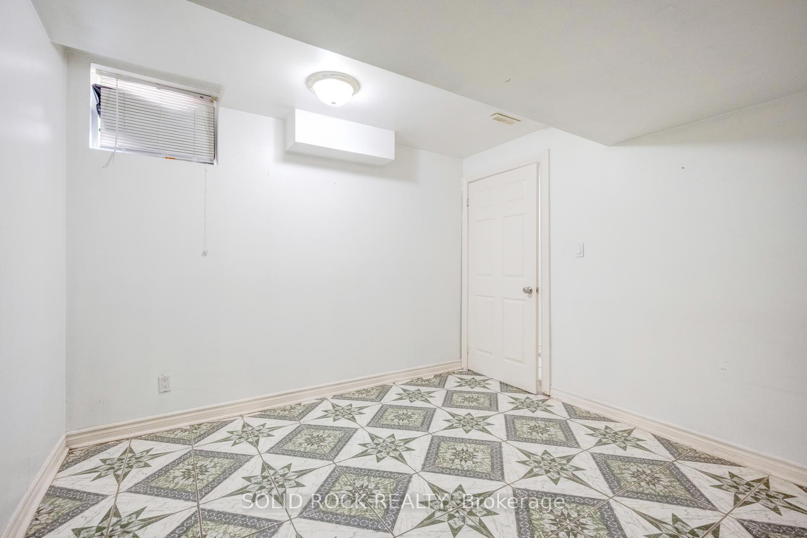 Photo 43 of 8 Gander Crescent, Brampton, Vales of Castlemore — HOMEH