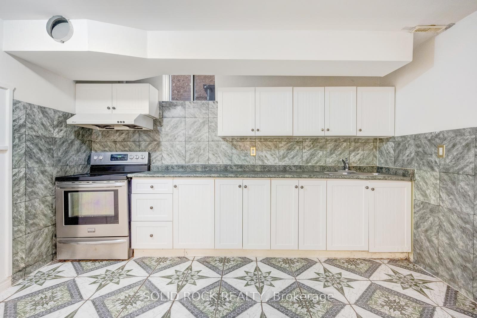 Photo 45 of 8 Gander Crescent, Brampton, Vales of Castlemore — HOMEH