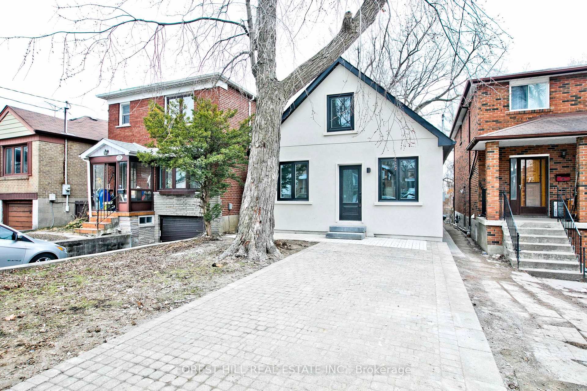 Front of 63 Pinegrove Avenue