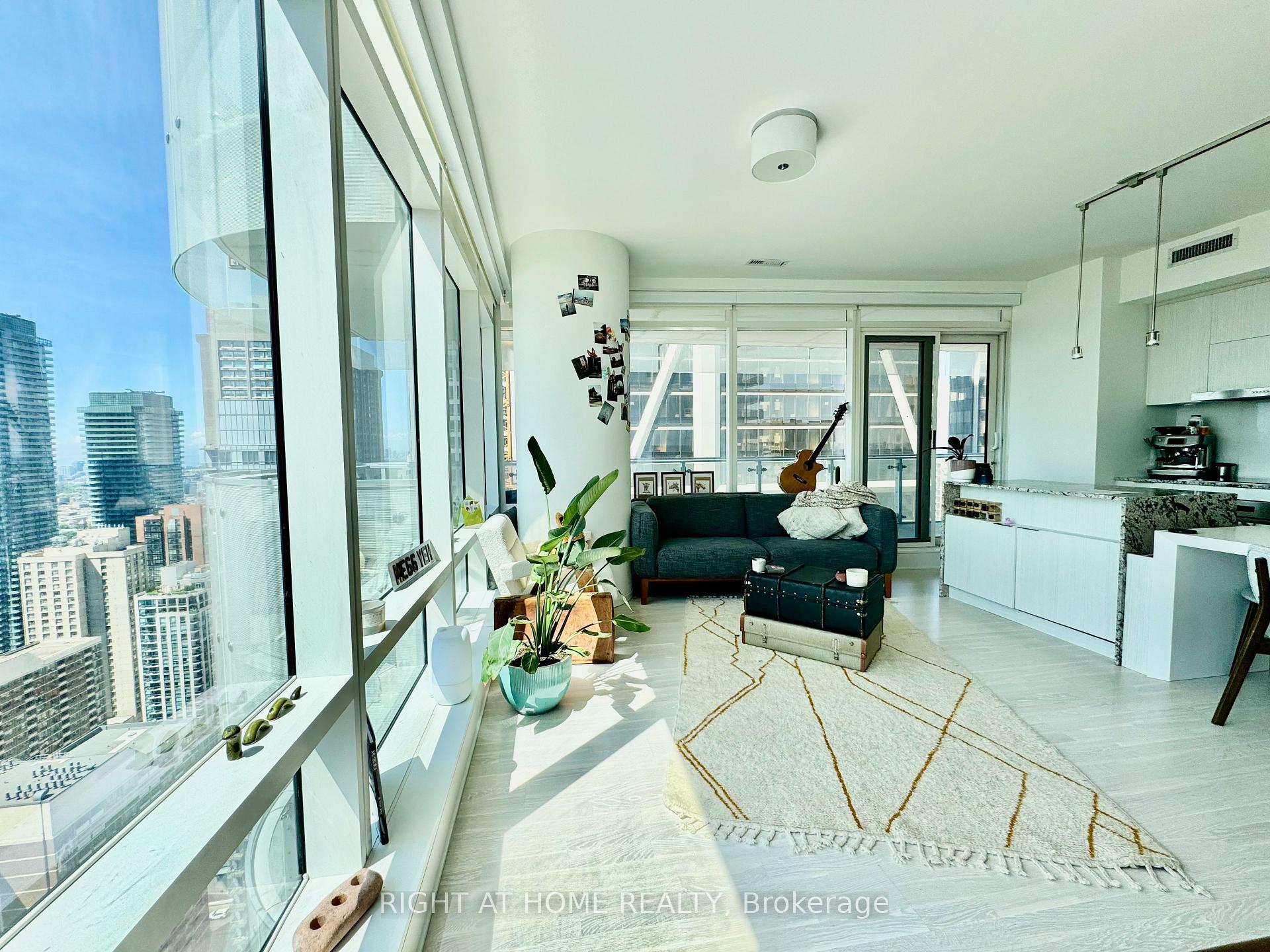 Photo 2 of Unit 3507, 1 Bloor Street E, Toronto, Church-Yonge Corridor — HOMEH