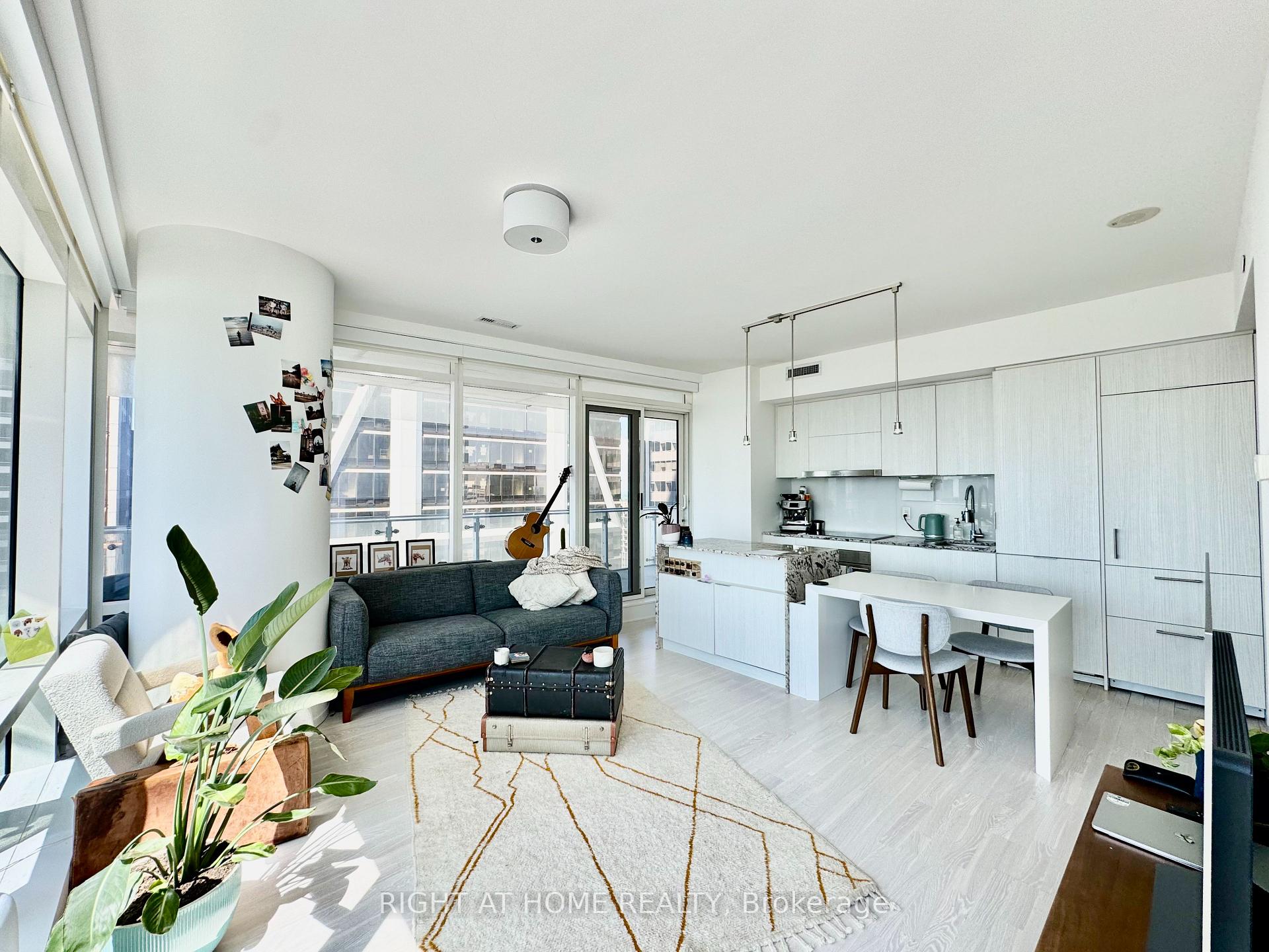 Photo 3 of Unit 3507, 1 Bloor Street E, Toronto, Church-Yonge Corridor — HOMEH
