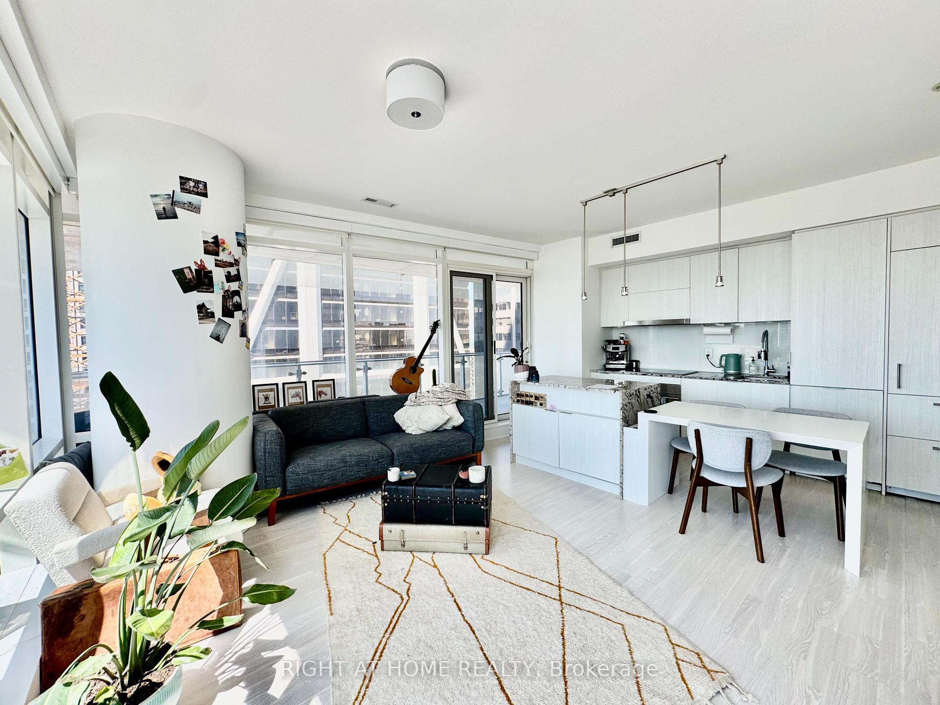 Photo 4 of Unit 3507, 1 Bloor Street E, Toronto, Church-Yonge Corridor — HOMEH