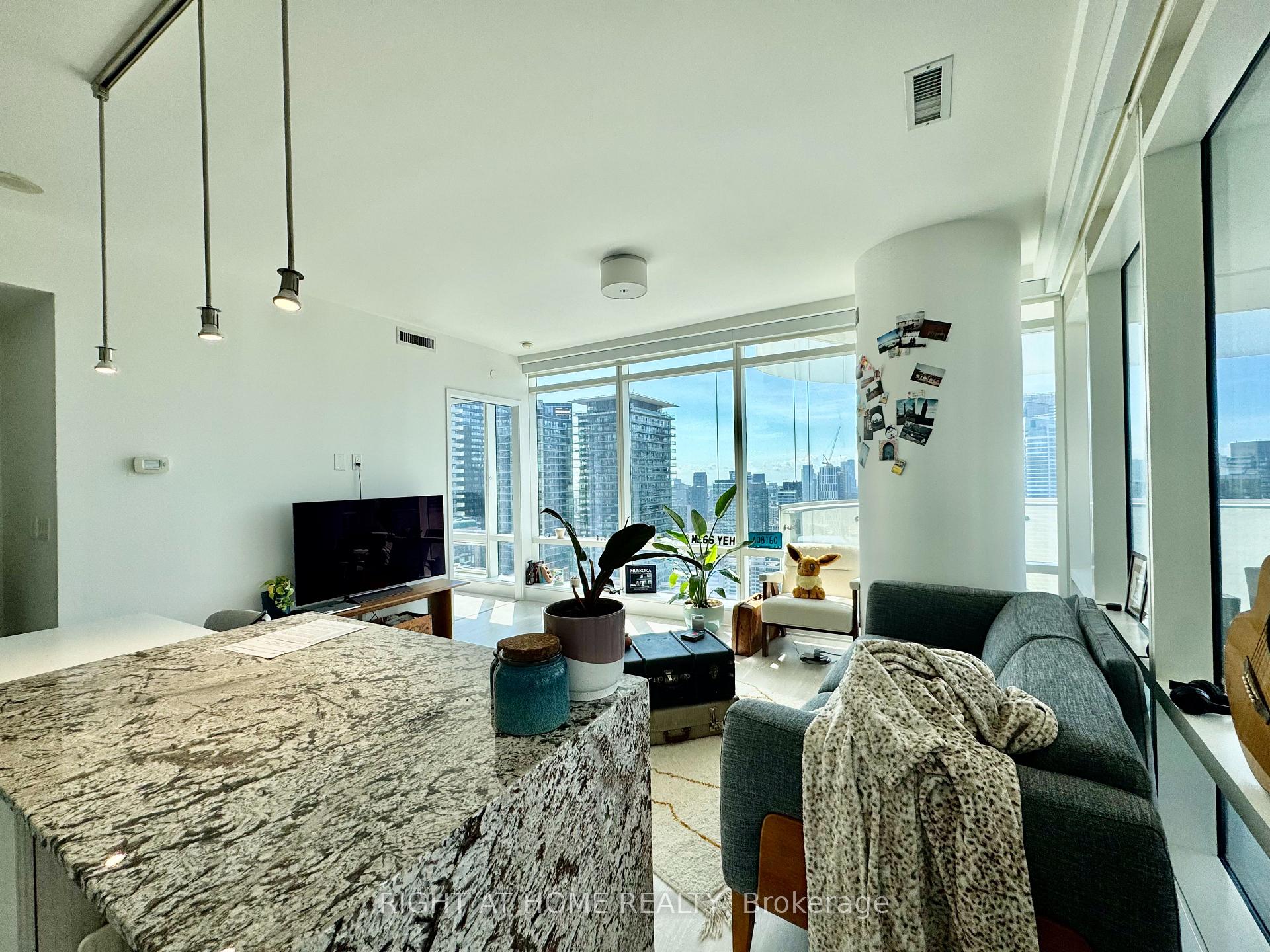 Photo 9 of Unit 3507, 1 Bloor Street E, Toronto, Church-Yonge Corridor — HOMEH