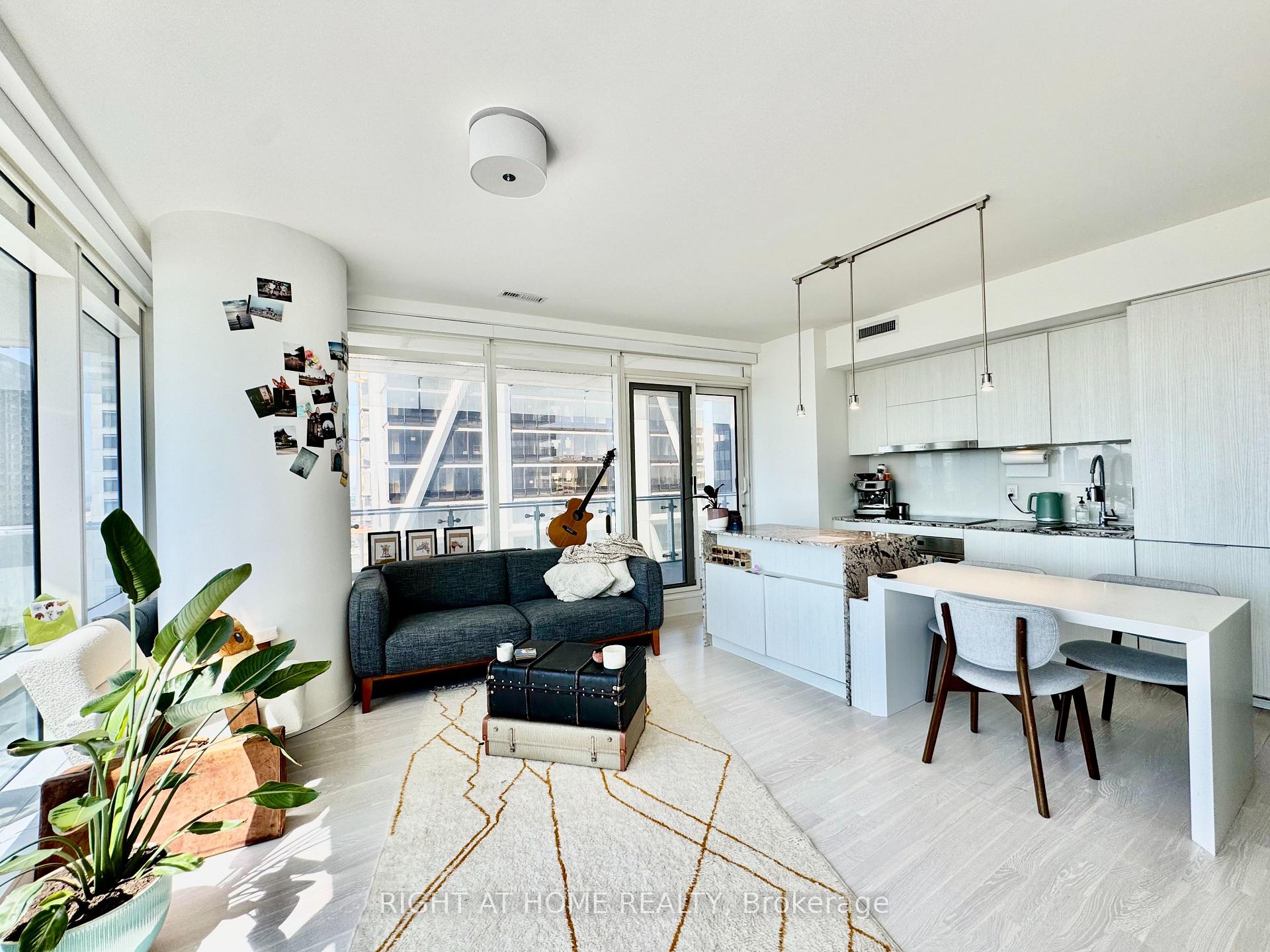 Photo 11 of Unit 3507, 1 Bloor Street E, Toronto, Church-Yonge Corridor — HOMEH