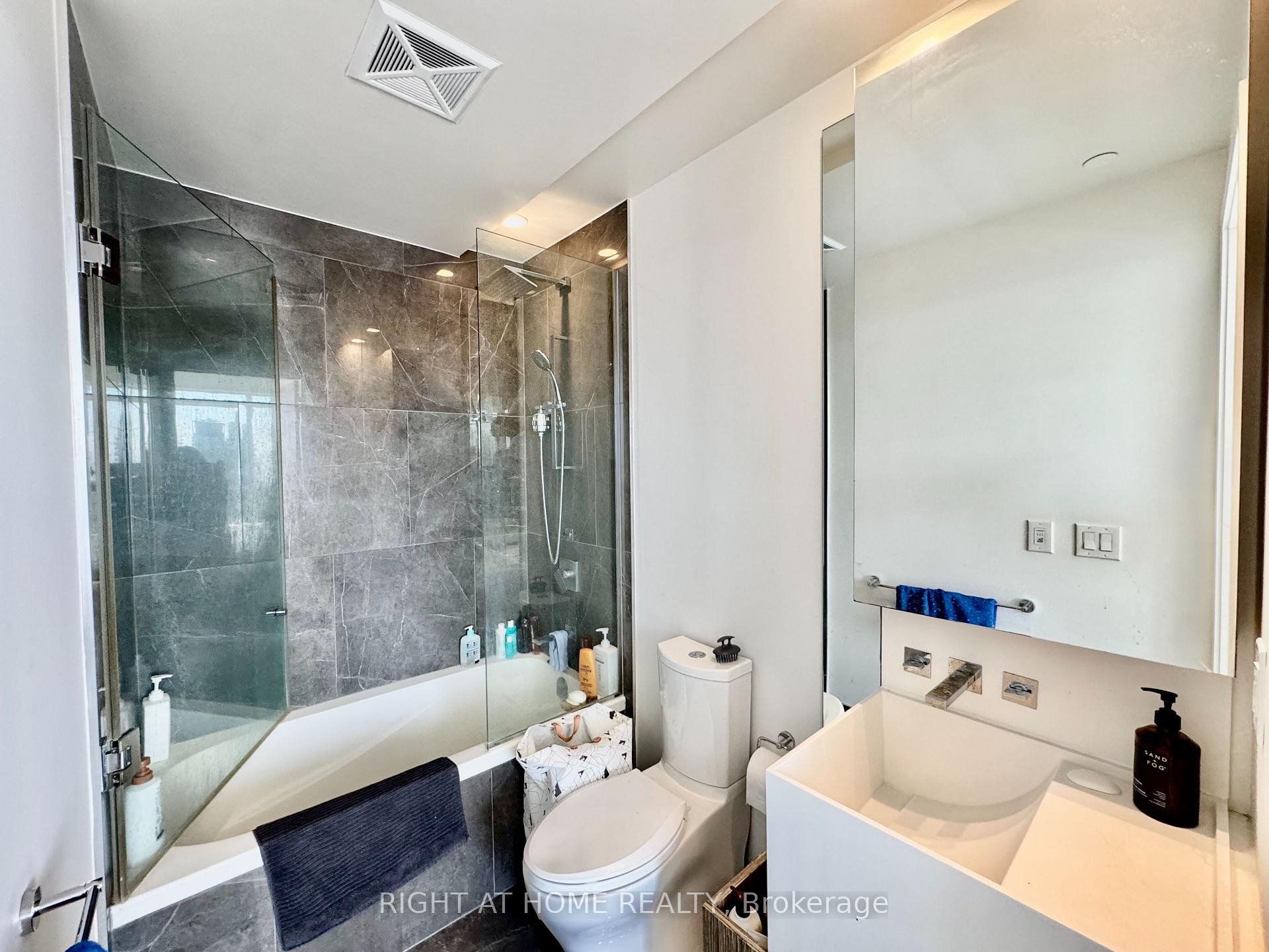 Photo 14 of Unit 3507, 1 Bloor Street E, Toronto, Church-Yonge Corridor — HOMEH