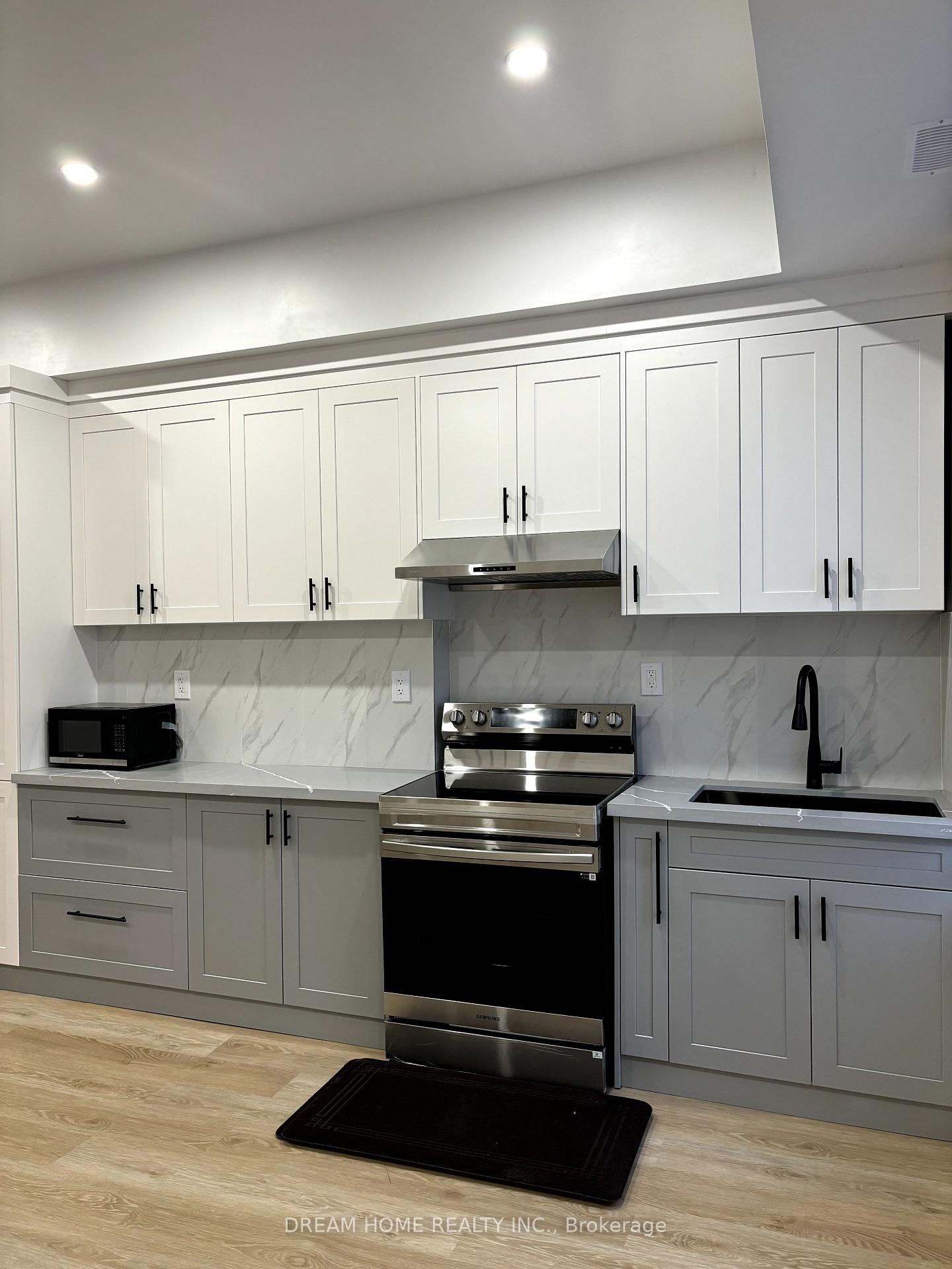 Photo 3 of Unit 302, 337 Mutual Street, Toronto, Church-Yonge Corridor — HOMEH