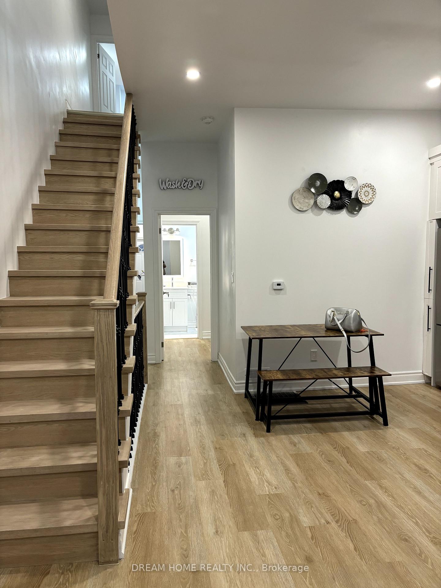 Photo 4 of Unit 302, 337 Mutual Street, Toronto, Church-Yonge Corridor — HOMEH