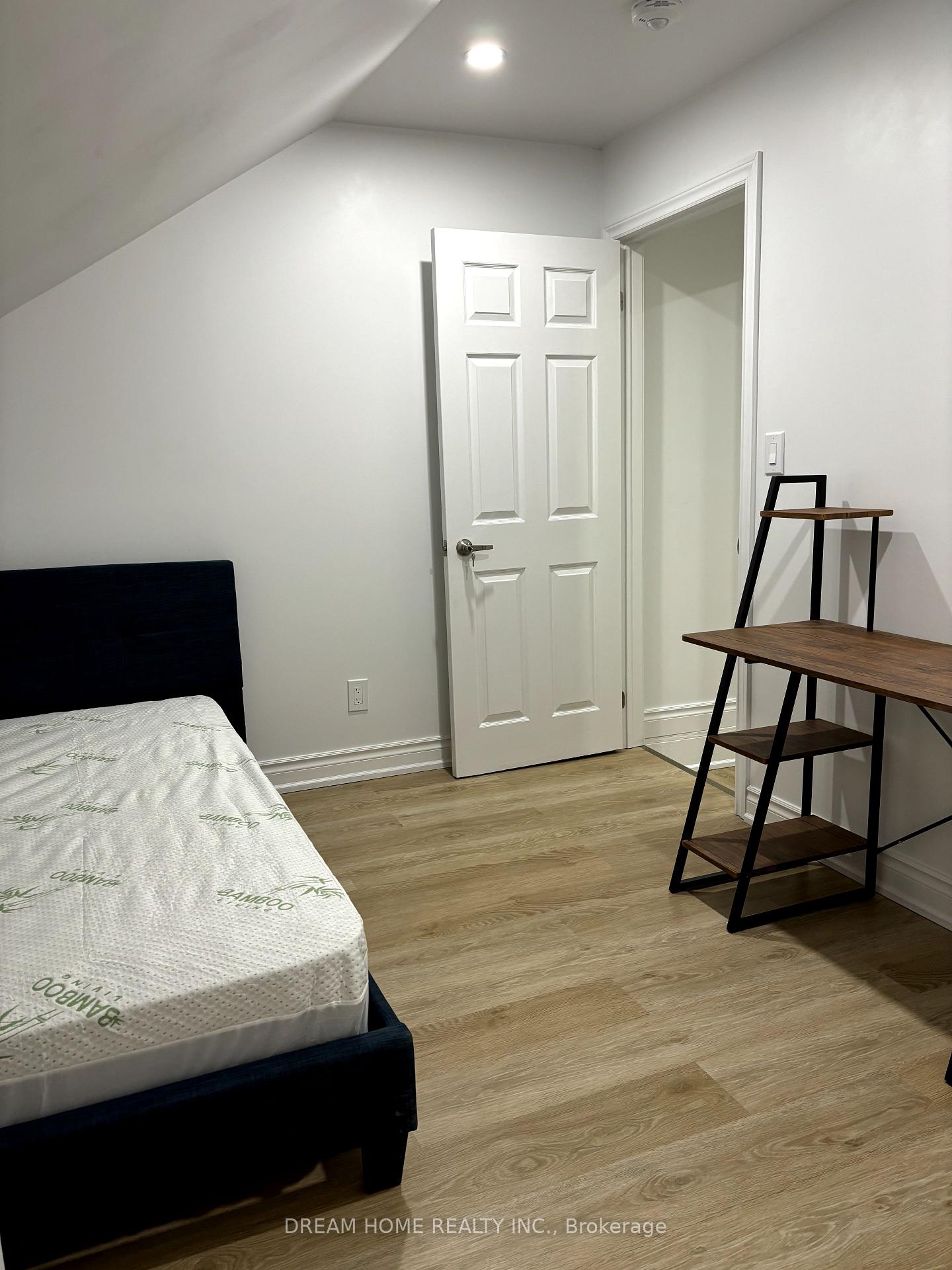 Photo 5 of Unit 302, 337 Mutual Street, Toronto, Church-Yonge Corridor — HOMEH