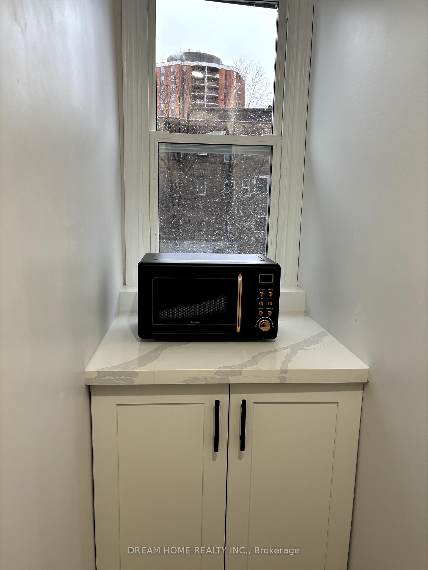 Photo 7 of Unit 302, 337 Mutual Street, Toronto, Church-Yonge Corridor — HOMEH