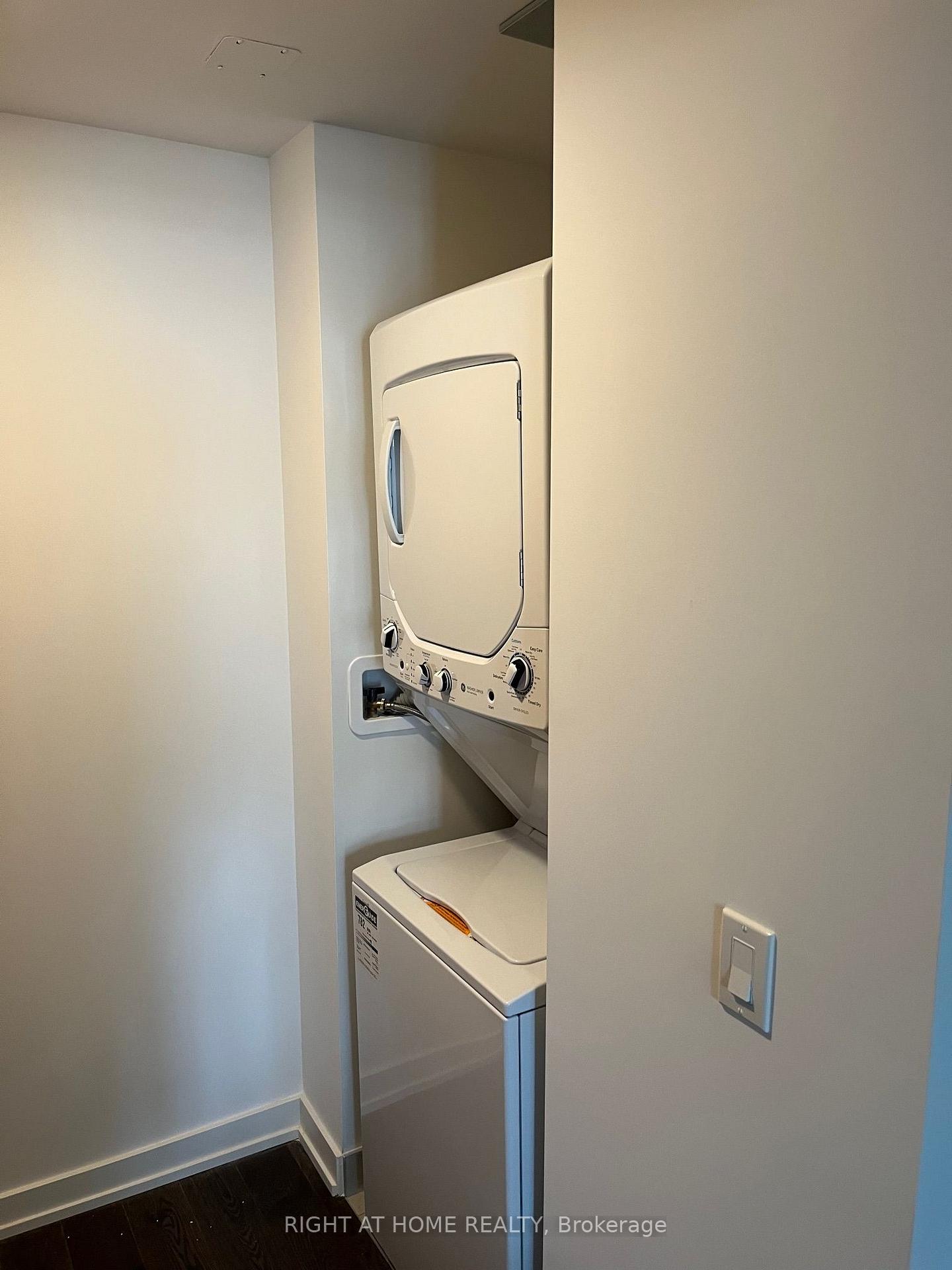 Photo 3 of Unit 715, 25 Richmond Street E, Toronto, Church-Yonge Corridor — HOMEH