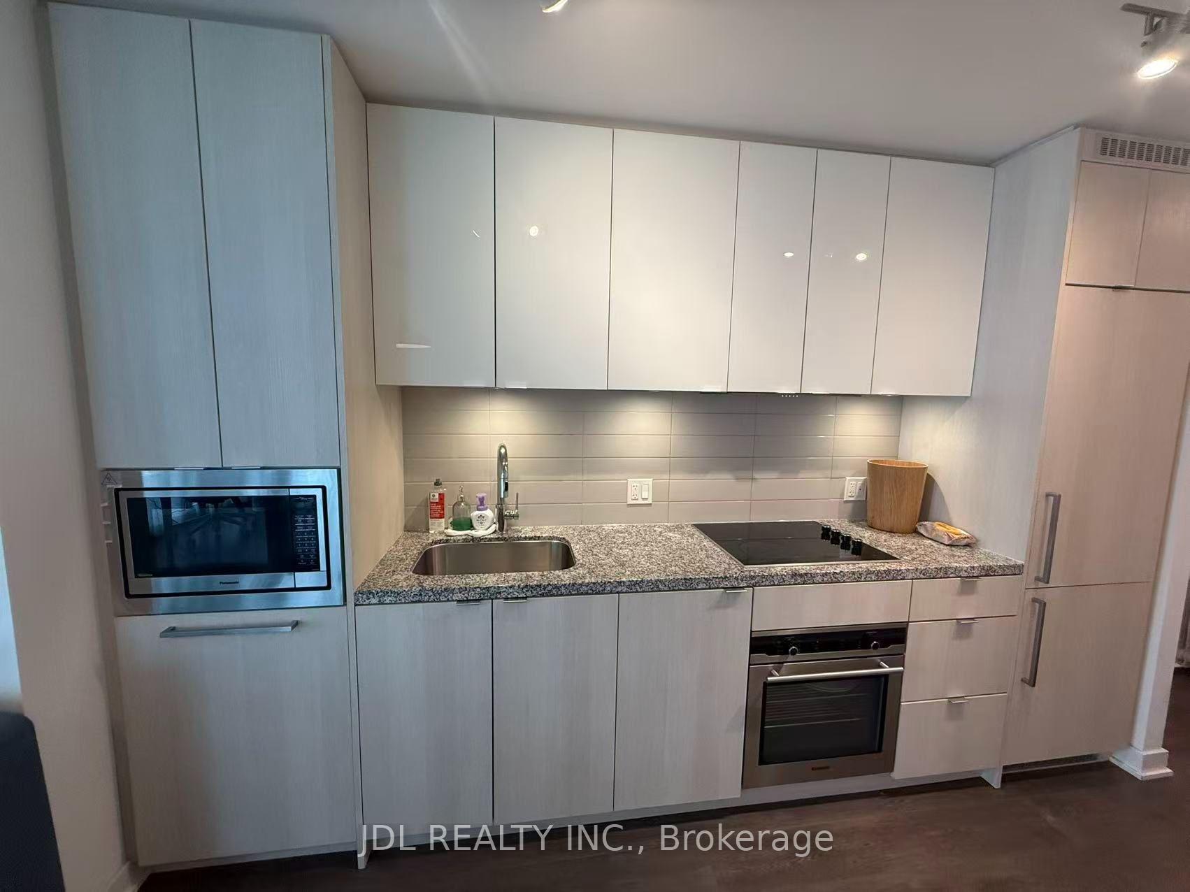 Photo 2 of Unit 905, 125 Blue Jays Way, Toronto, Waterfront Communities — HOMEH