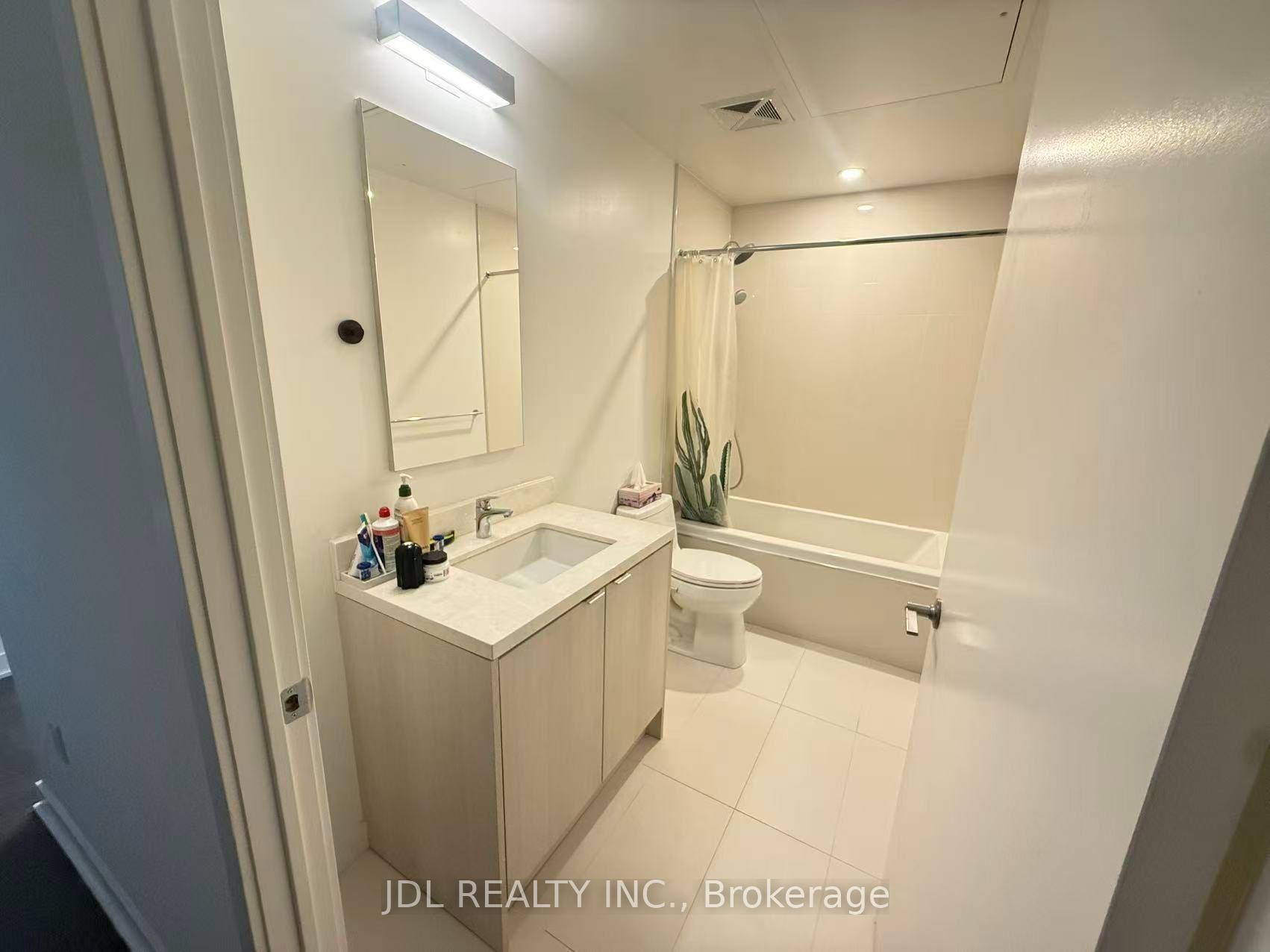 Photo 5 of Unit 905, 125 Blue Jays Way, Toronto, Waterfront Communities — HOMEH