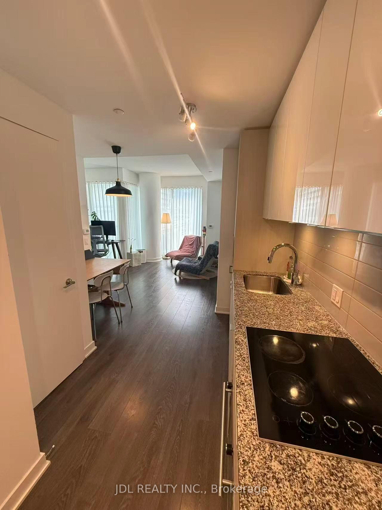 Photo 8 of Unit 905, 125 Blue Jays Way, Toronto, Waterfront Communities — HOMEH