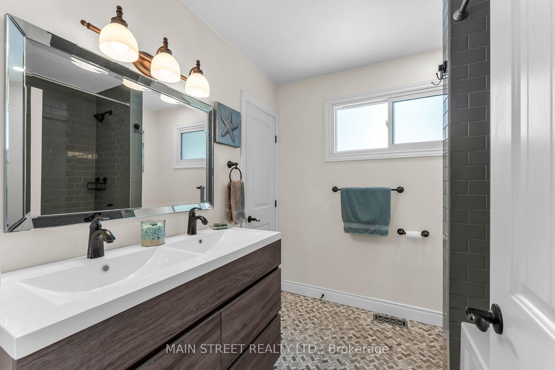 Photo 25 of 737 Downing Street, Kingston, South of Taylor-Kidd Blvd — HOMEH