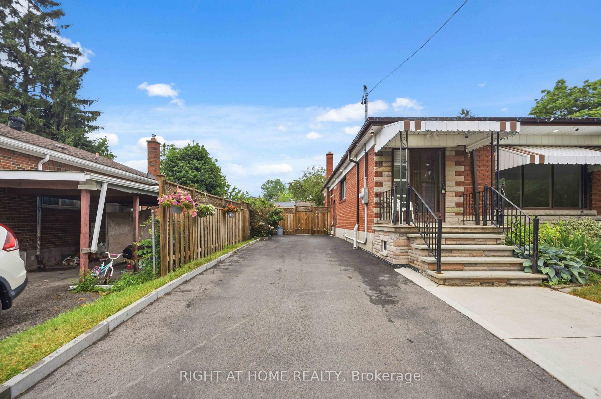 Photo 3 of 8 Grassington Crescent, Scarborough, Woburn — HOMEH