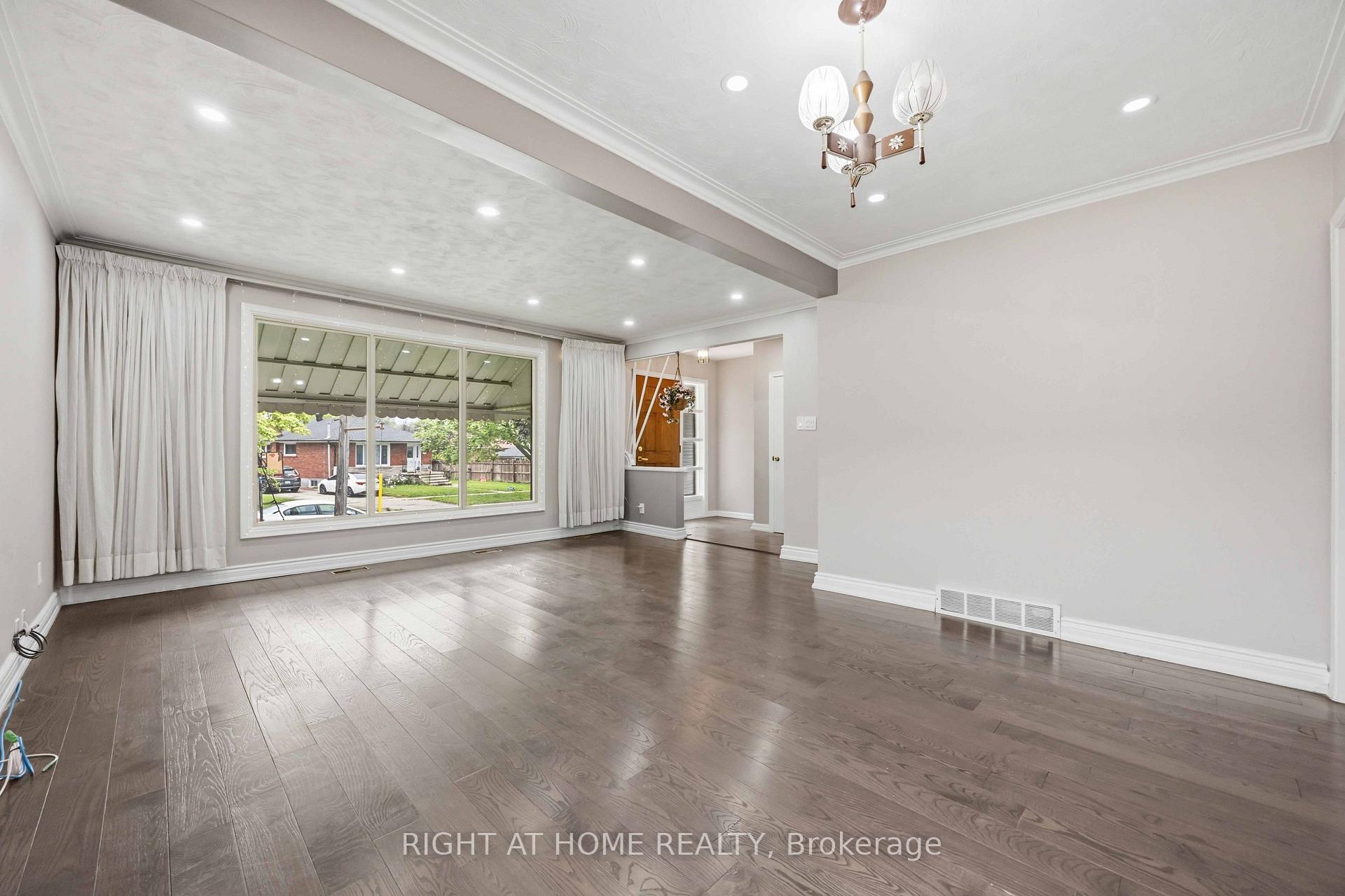 Photo 7 of 8 Grassington Crescent, Scarborough, Woburn — HOMEH