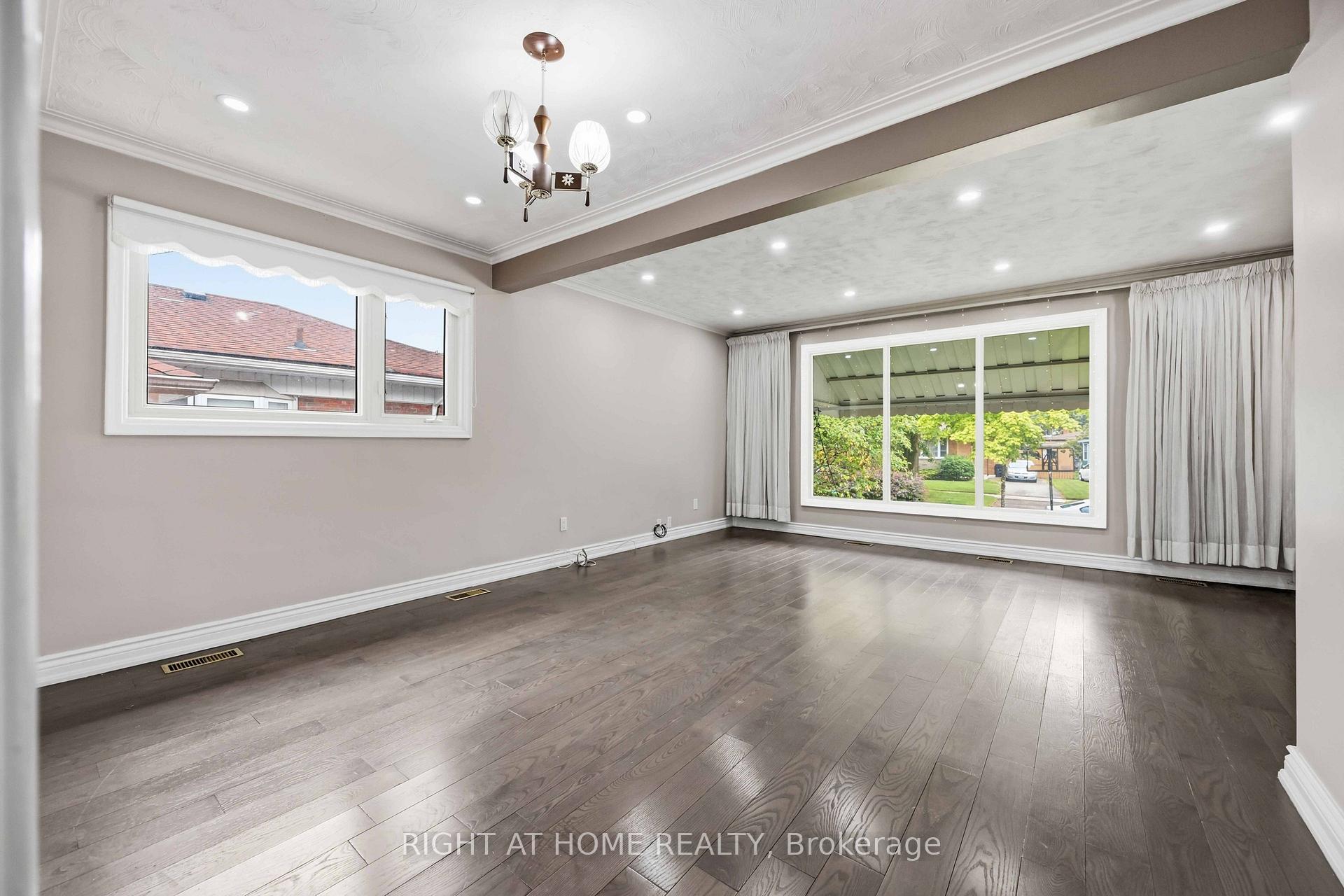 Photo 9 of 8 Grassington Crescent, Scarborough, Woburn — HOMEH
