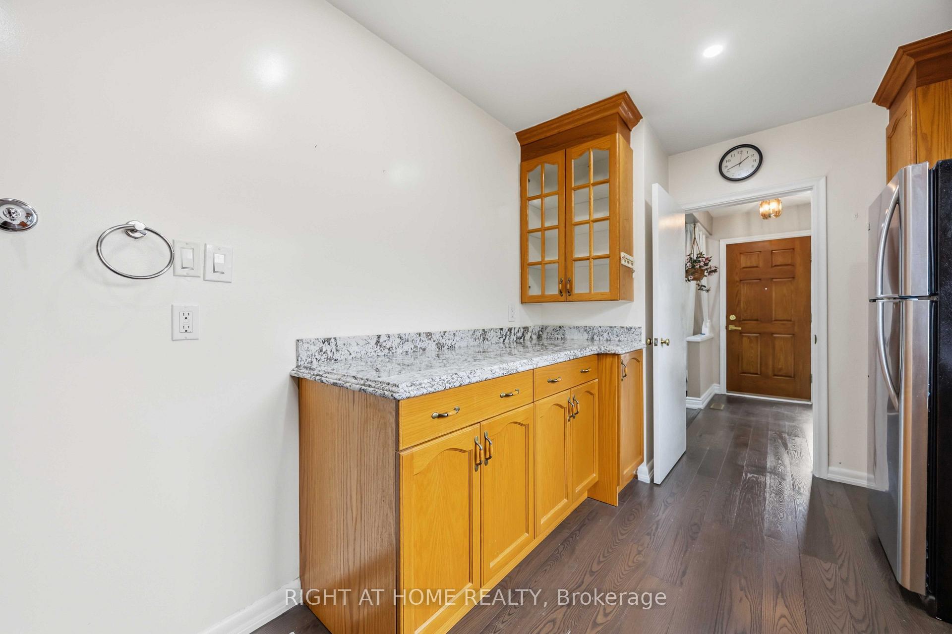 Photo 16 of 8 Grassington Crescent, Scarborough, Woburn — HOMEH