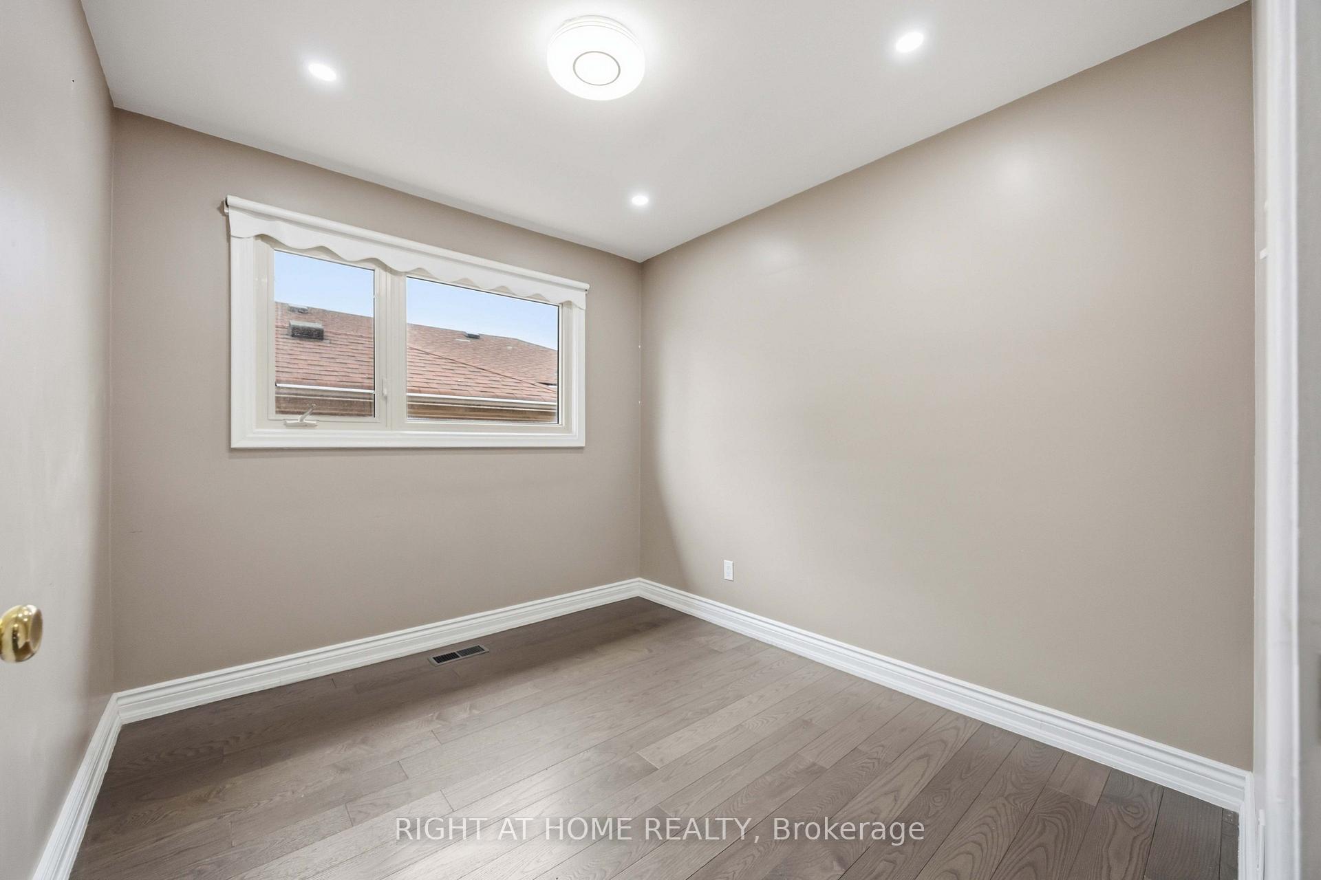 Photo 19 of 8 Grassington Crescent, Scarborough, Woburn — HOMEH