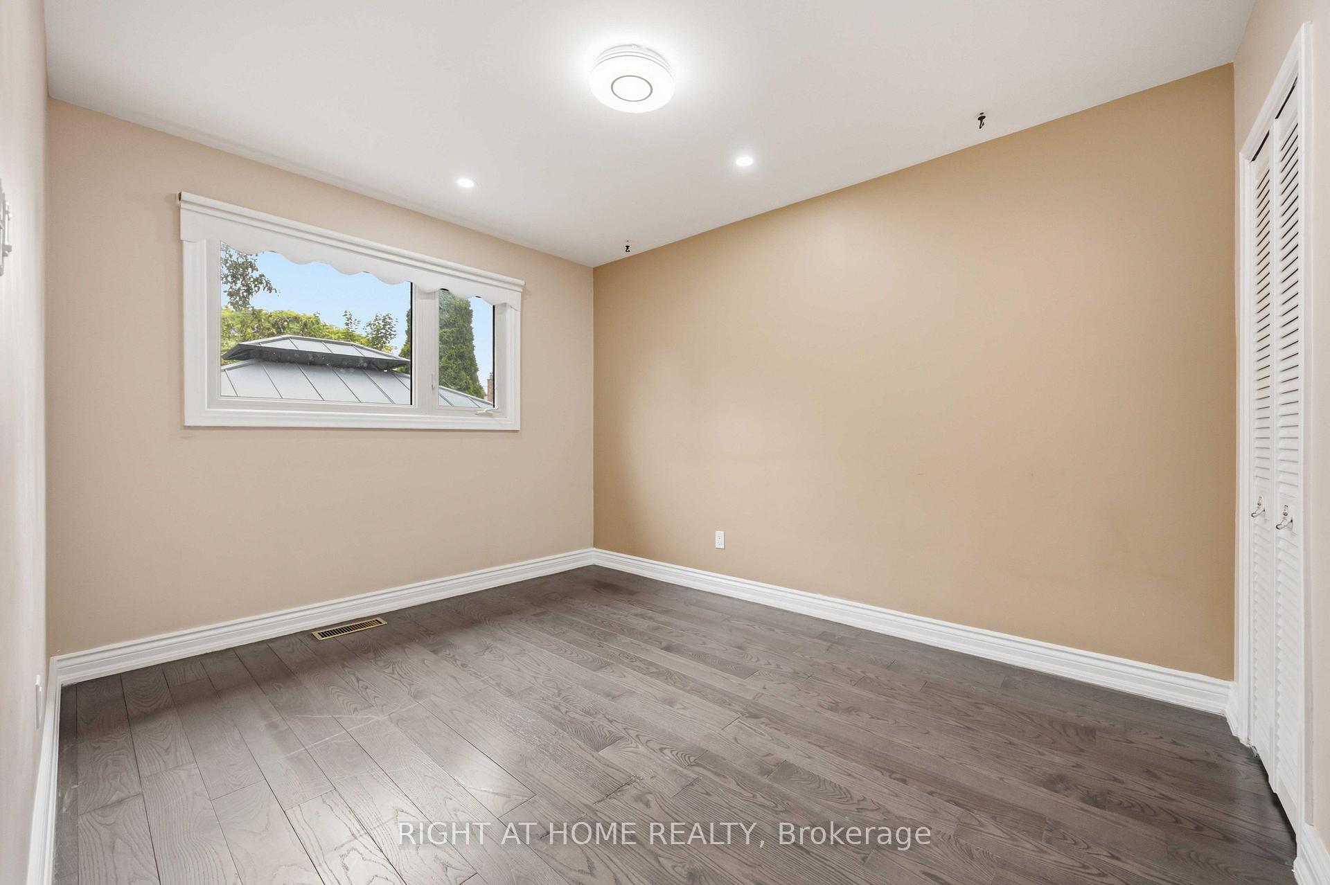Photo 21 of 8 Grassington Crescent, Scarborough, Woburn — HOMEH