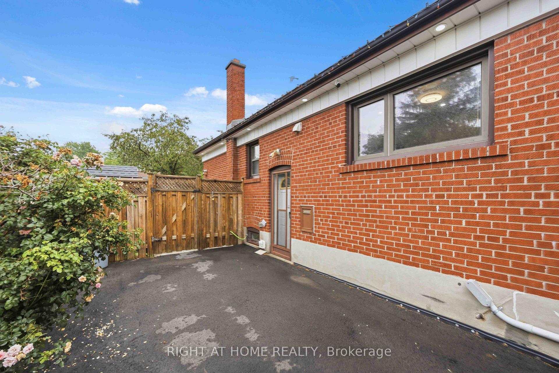 Photo 27 of 8 Grassington Crescent, Scarborough, Woburn — HOMEH