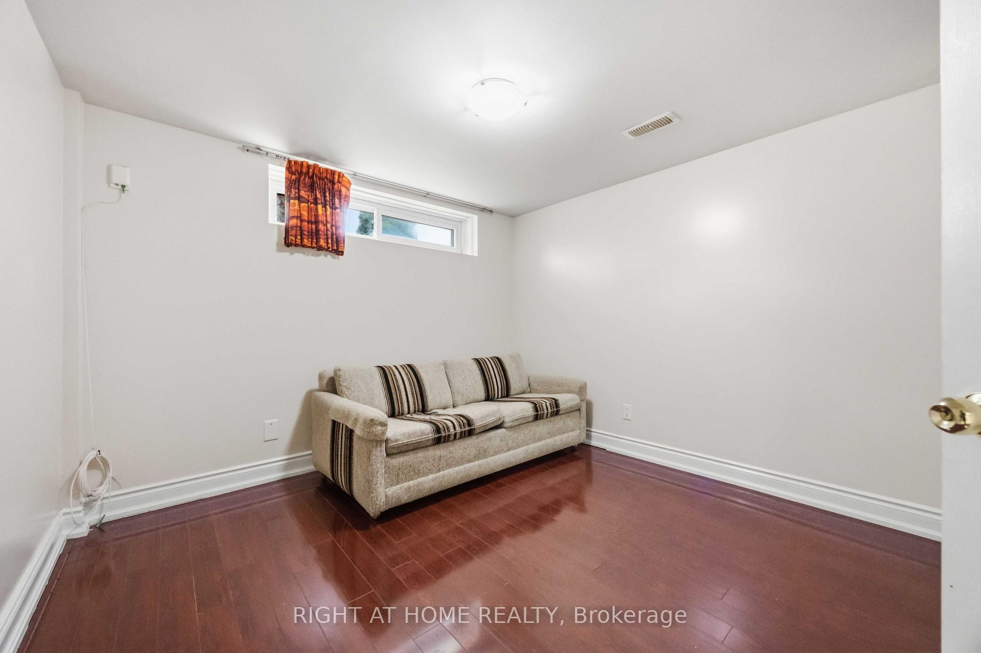 Photo 36 of 8 Grassington Crescent, Scarborough, Woburn — HOMEH