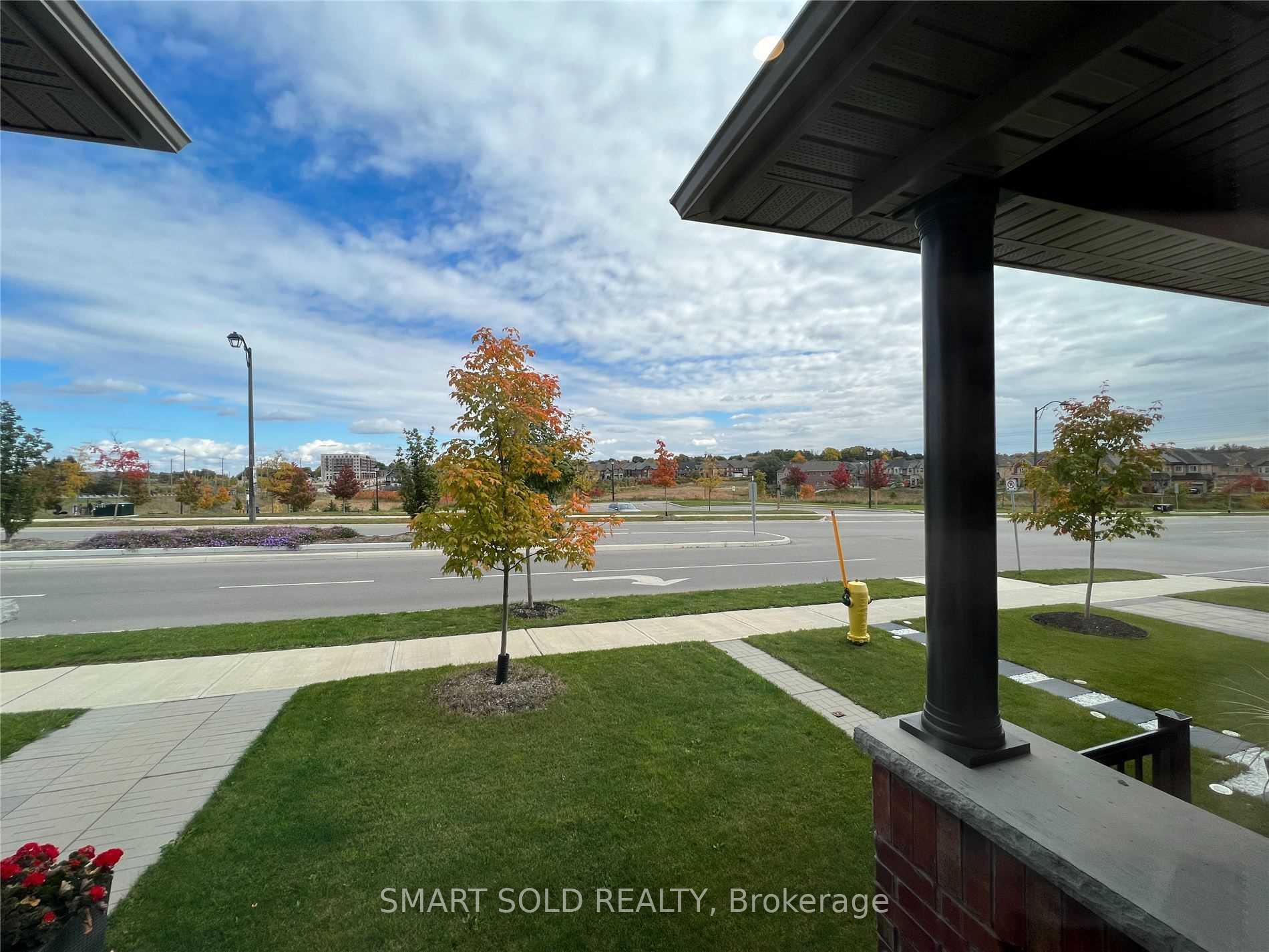 Photo 3 of 1046 Murrell Boulevard, East Gwillimbury, Sharon — HOMEH