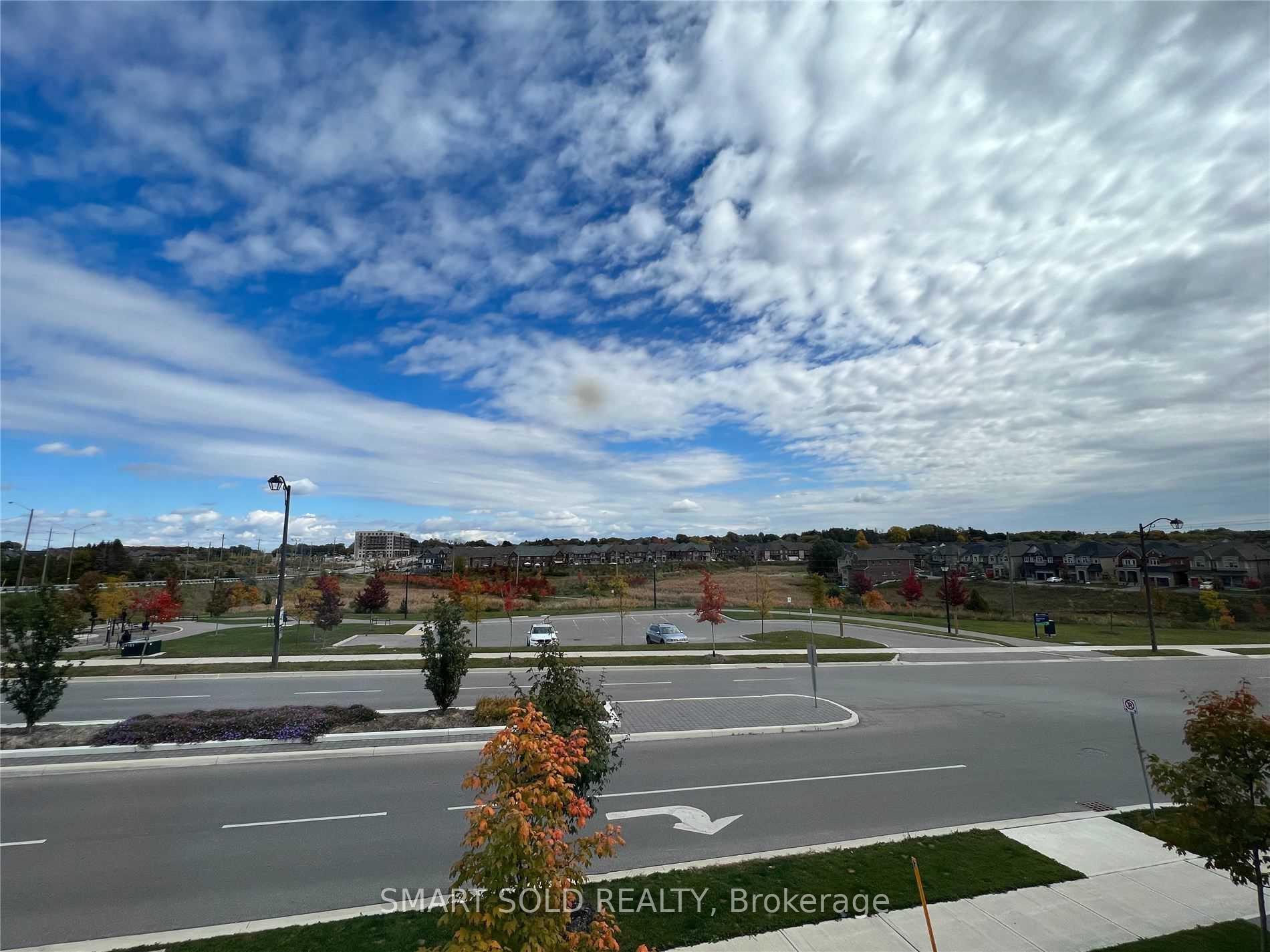 Photo 4 of 1046 Murrell Boulevard, East Gwillimbury, Sharon — HOMEH