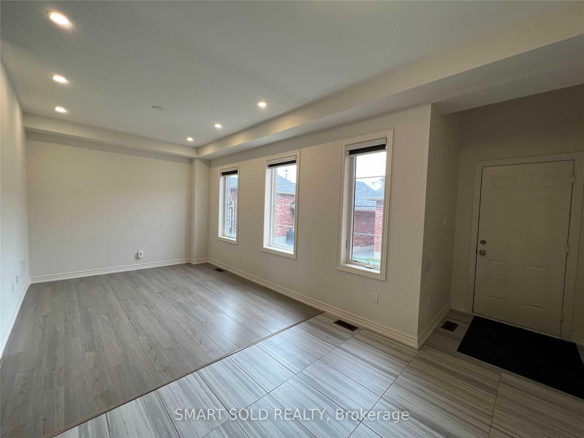 Photo 13 of 1046 Murrell Boulevard, East Gwillimbury, Sharon — HOMEH