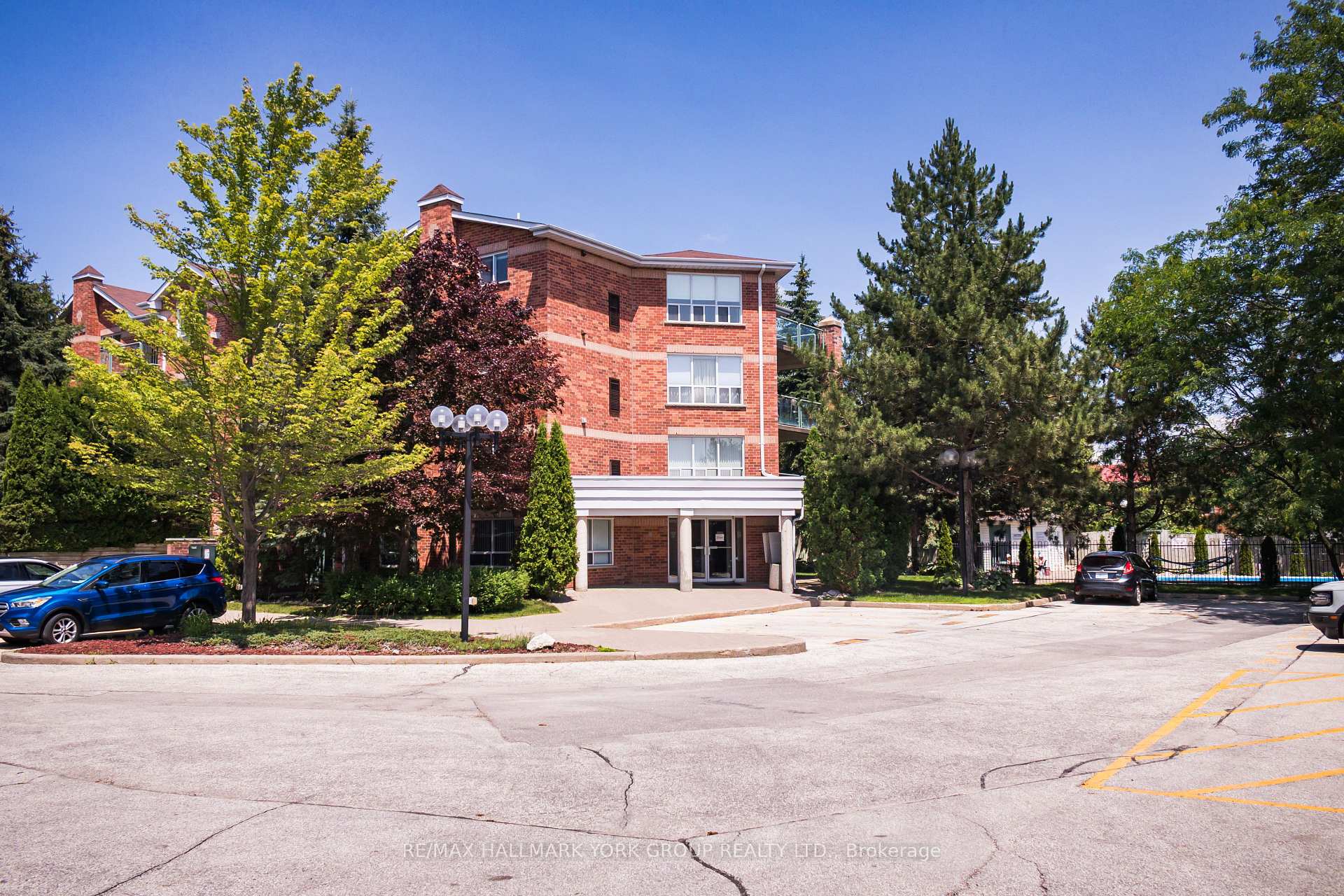 Photo 1 of Unit 405, 143 Edgehill Drive, Barrie, Letitia Heights — HOMEH