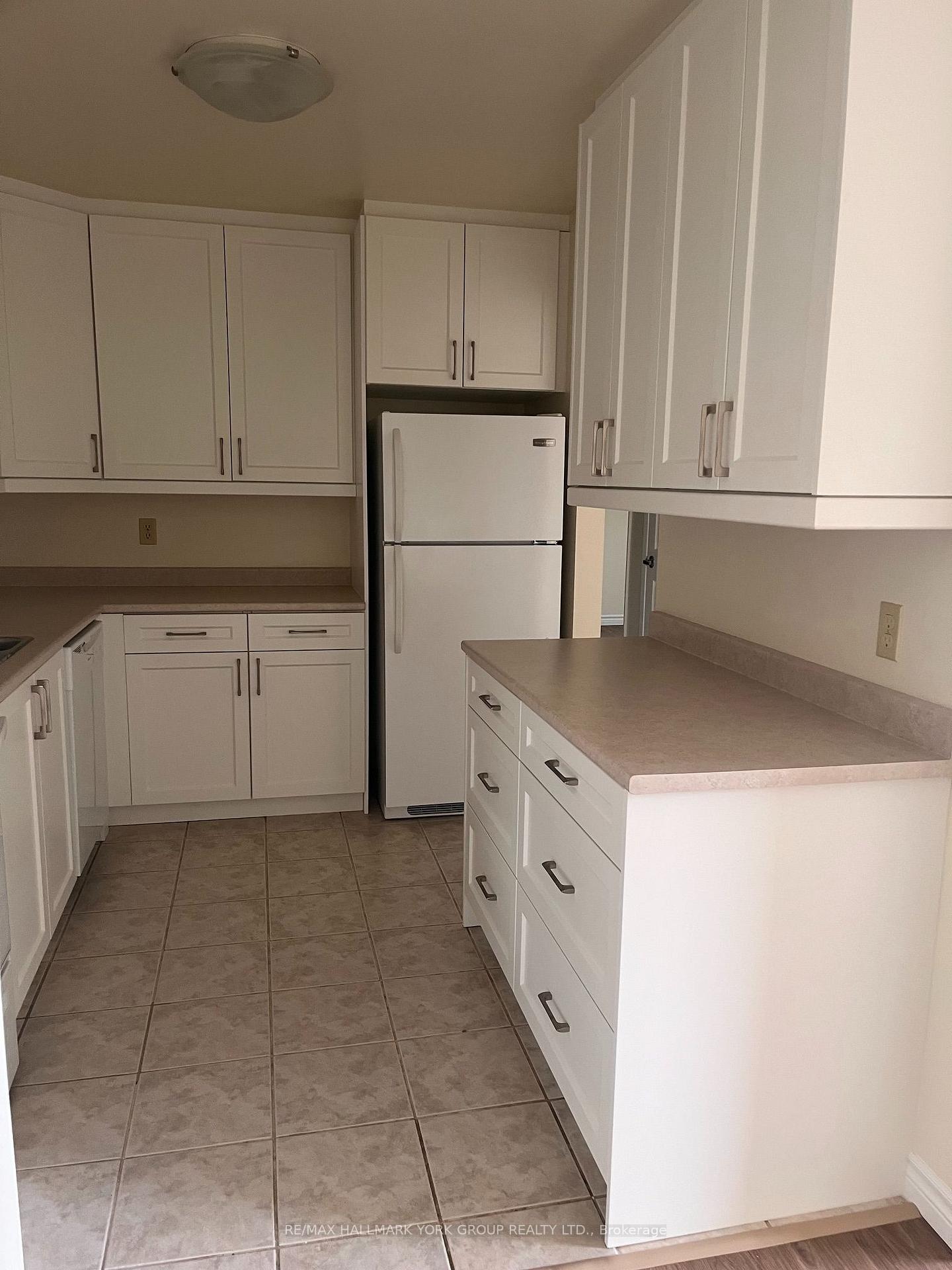 Photo 2 of Unit O12, 131 Edgehill Drive, Barrie, Letitia Heights — HOMEH