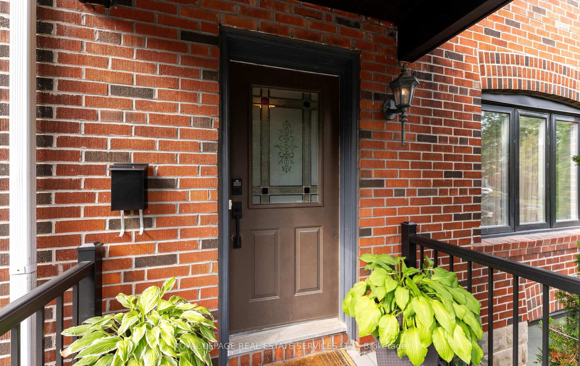 Photo 6 of 24 Mann Avenue, Toronto, Mount Pleasant East — HOMEH