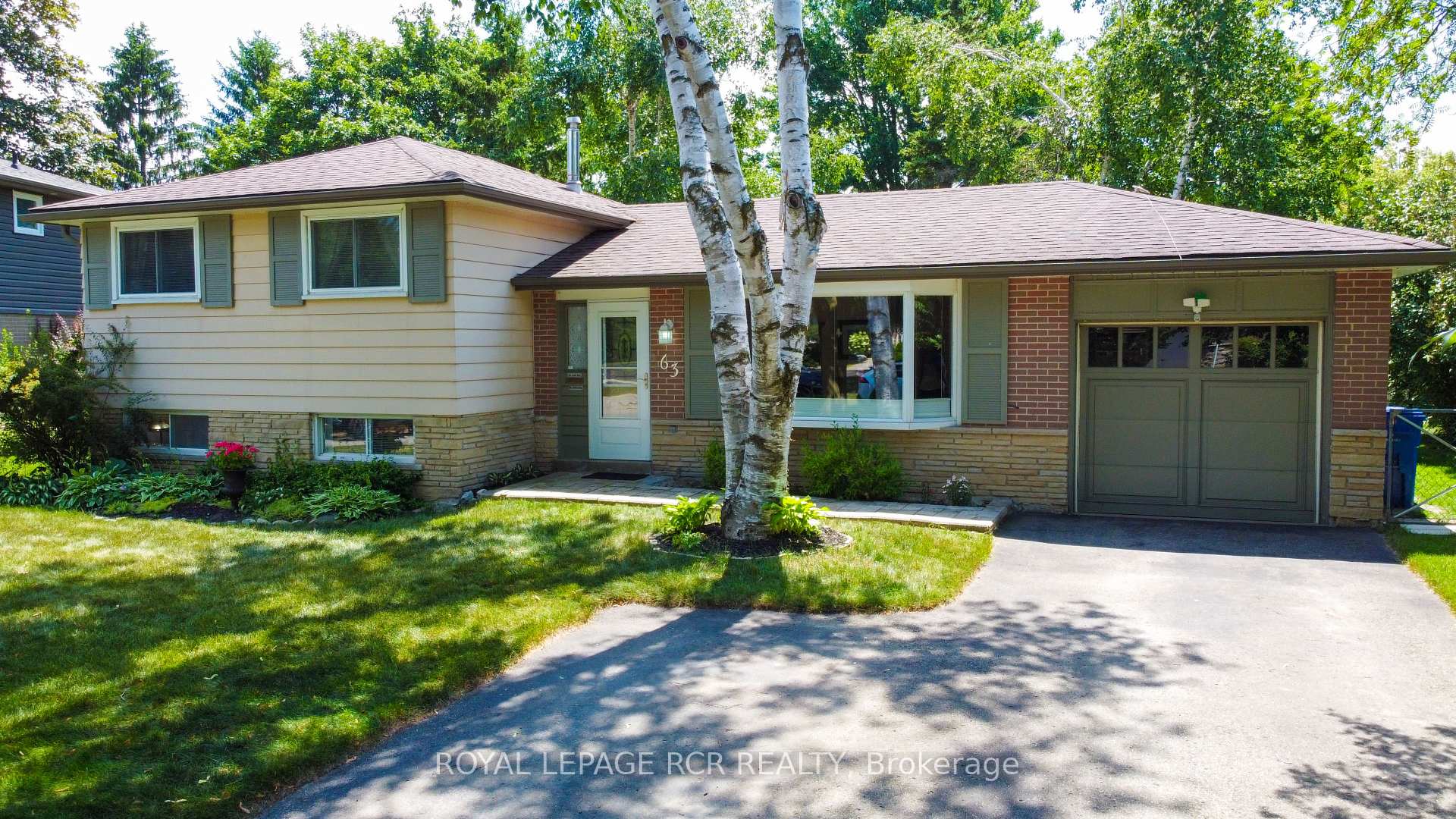 Photo 2 of 63 Maple Crescent, Orangeville — HOMEH