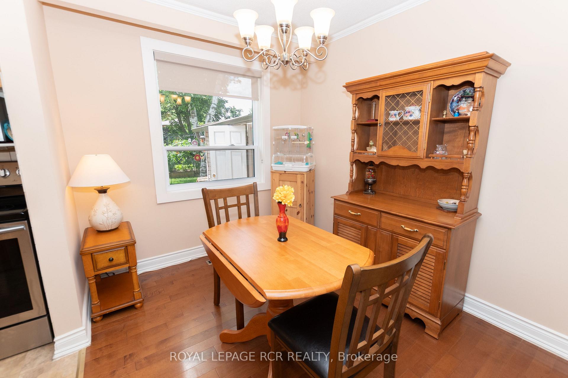Photo 7 of 63 Maple Crescent, Orangeville — HOMEH