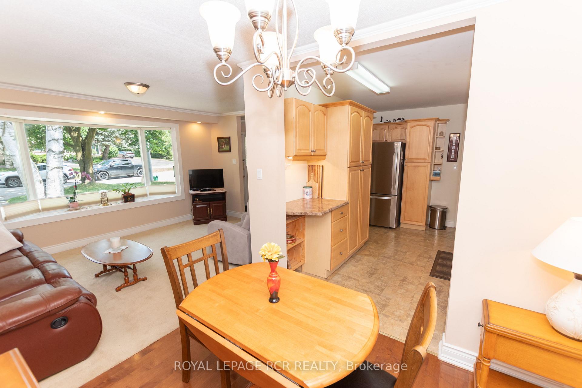 Photo 8 of 63 Maple Crescent, Orangeville — HOMEH