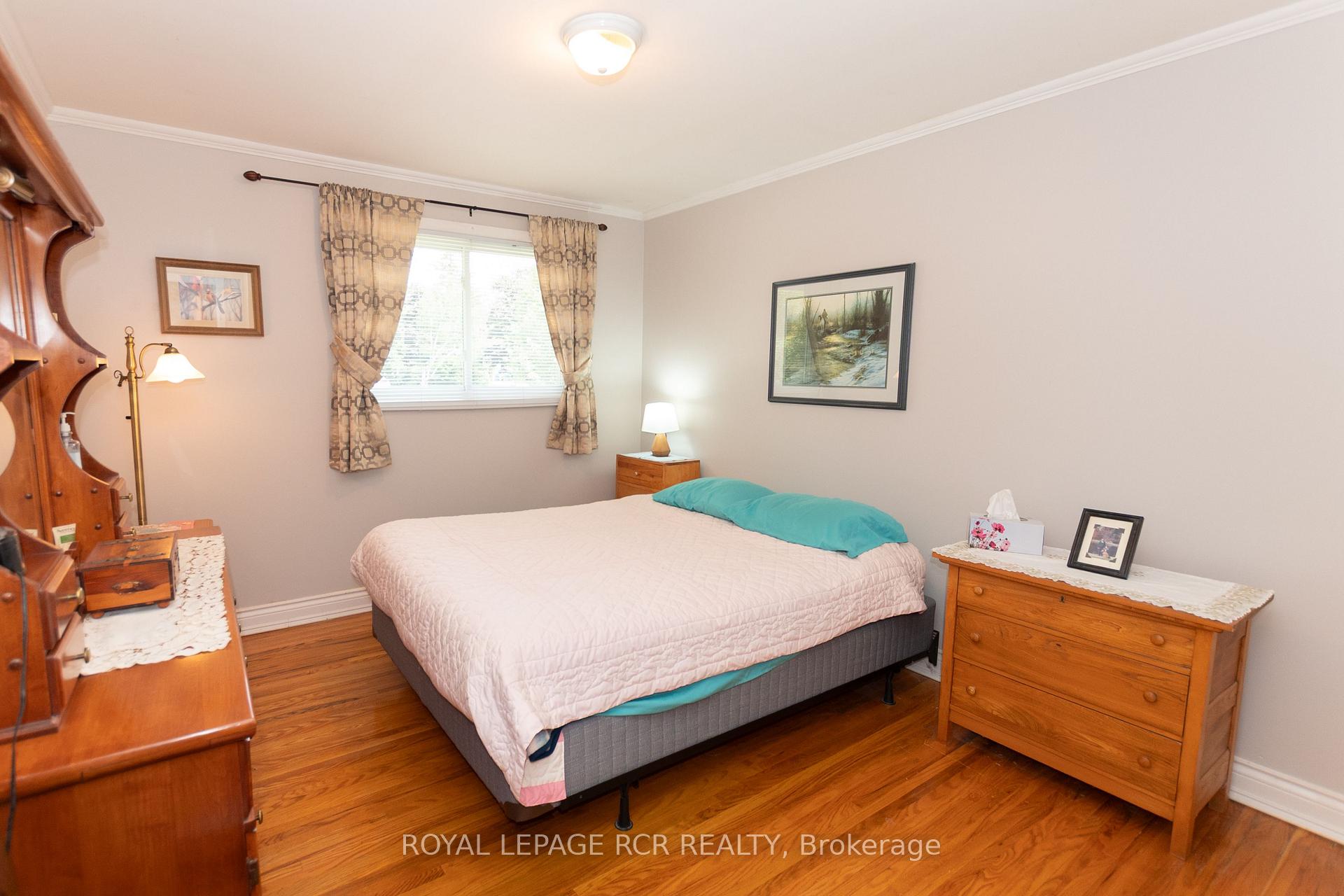 Photo 11 of 63 Maple Crescent, Orangeville — HOMEH