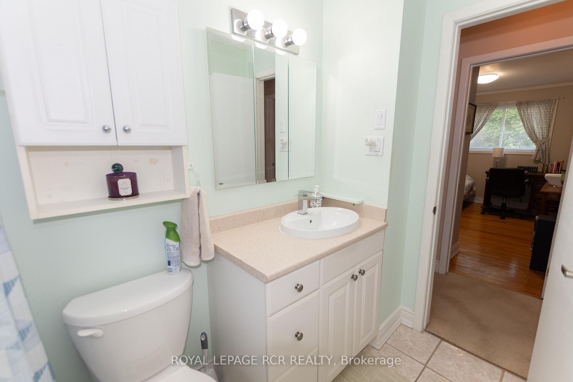 Photo 16 of 63 Maple Crescent, Orangeville — HOMEH