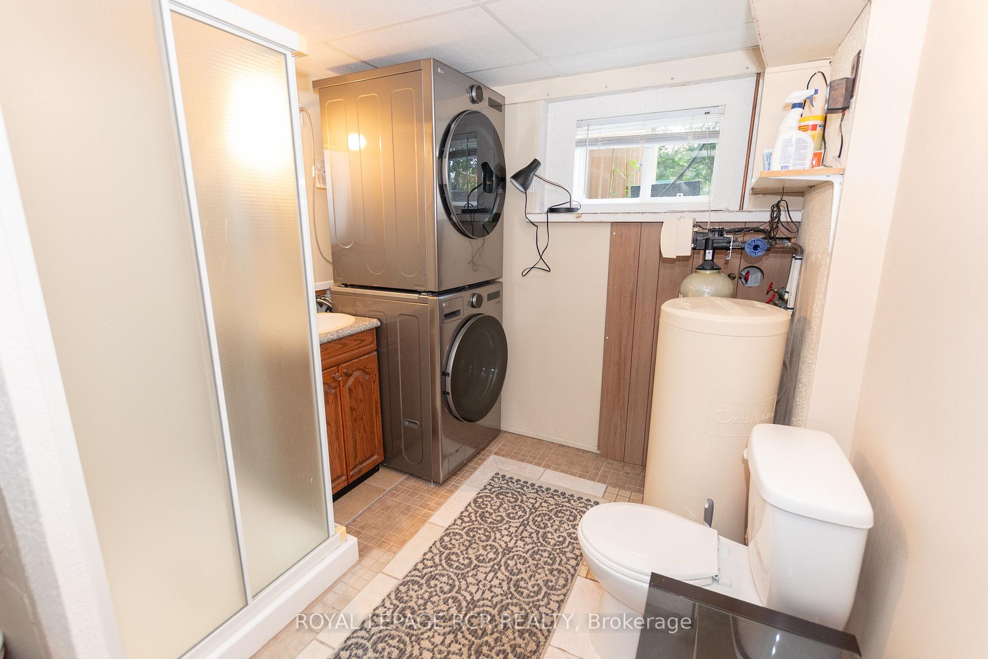 Photo 17 of 63 Maple Crescent, Orangeville — HOMEH