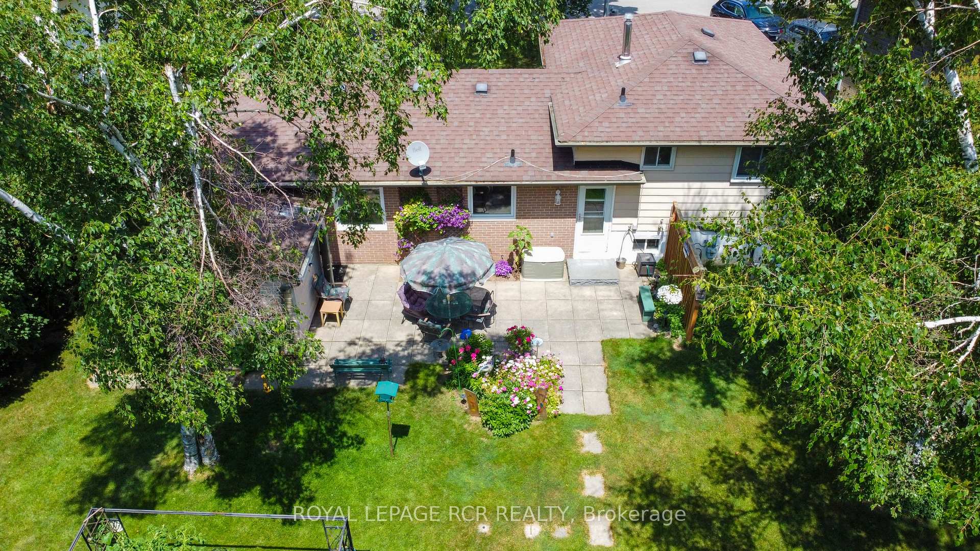 Photo 21 of 63 Maple Crescent, Orangeville — HOMEH
