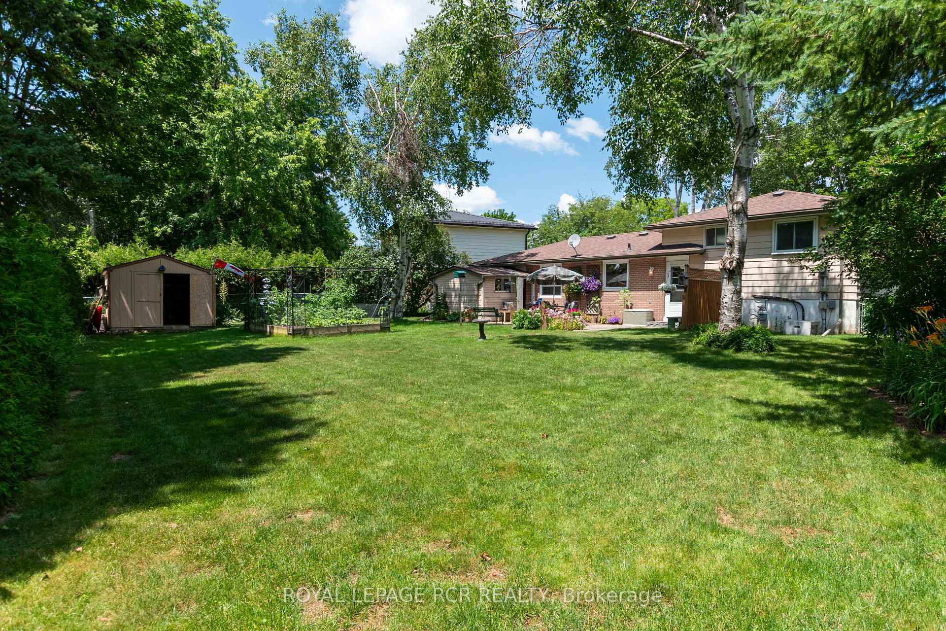 Photo 22 of 63 Maple Crescent, Orangeville — HOMEH