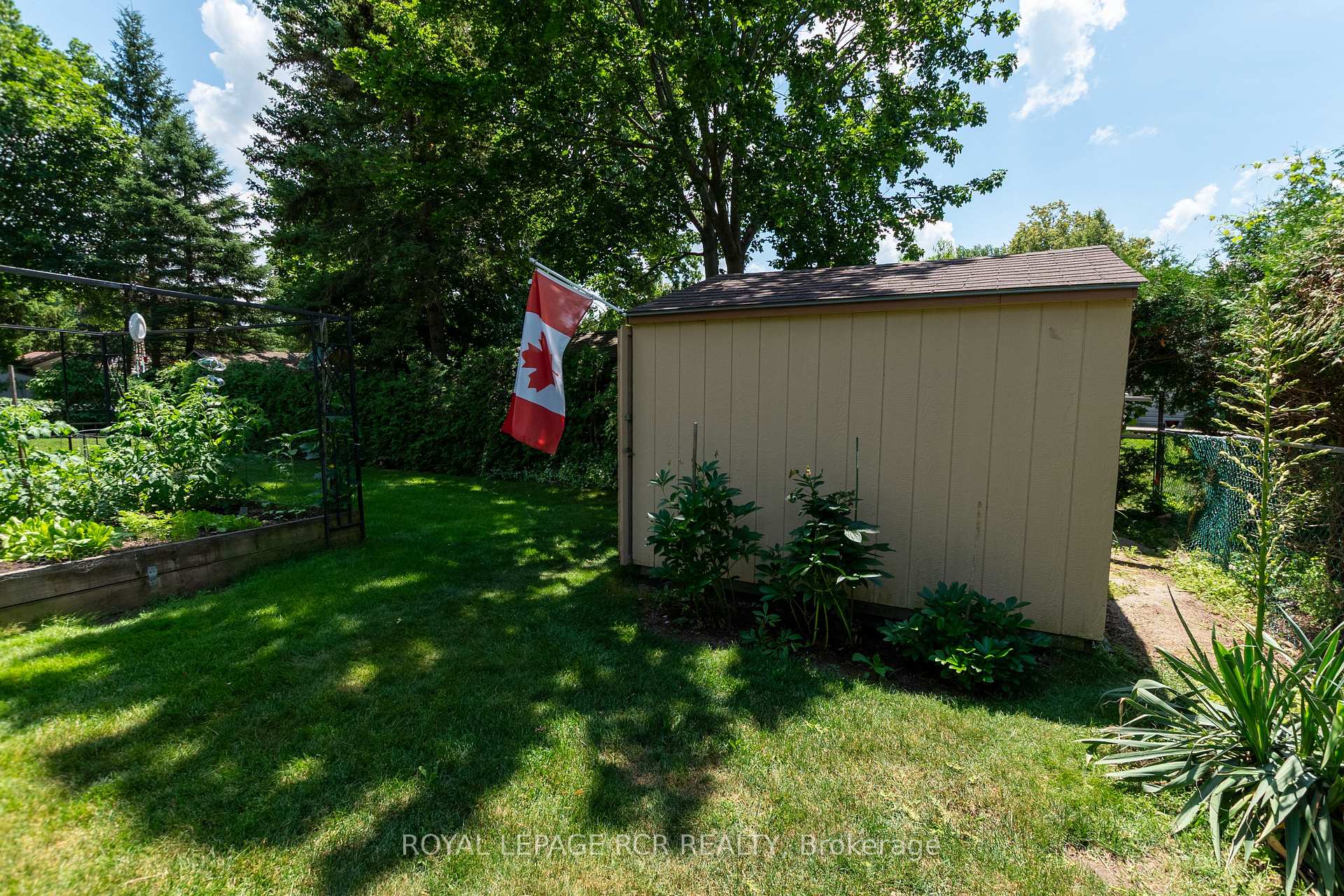 Photo 24 of 63 Maple Crescent, Orangeville — HOMEH