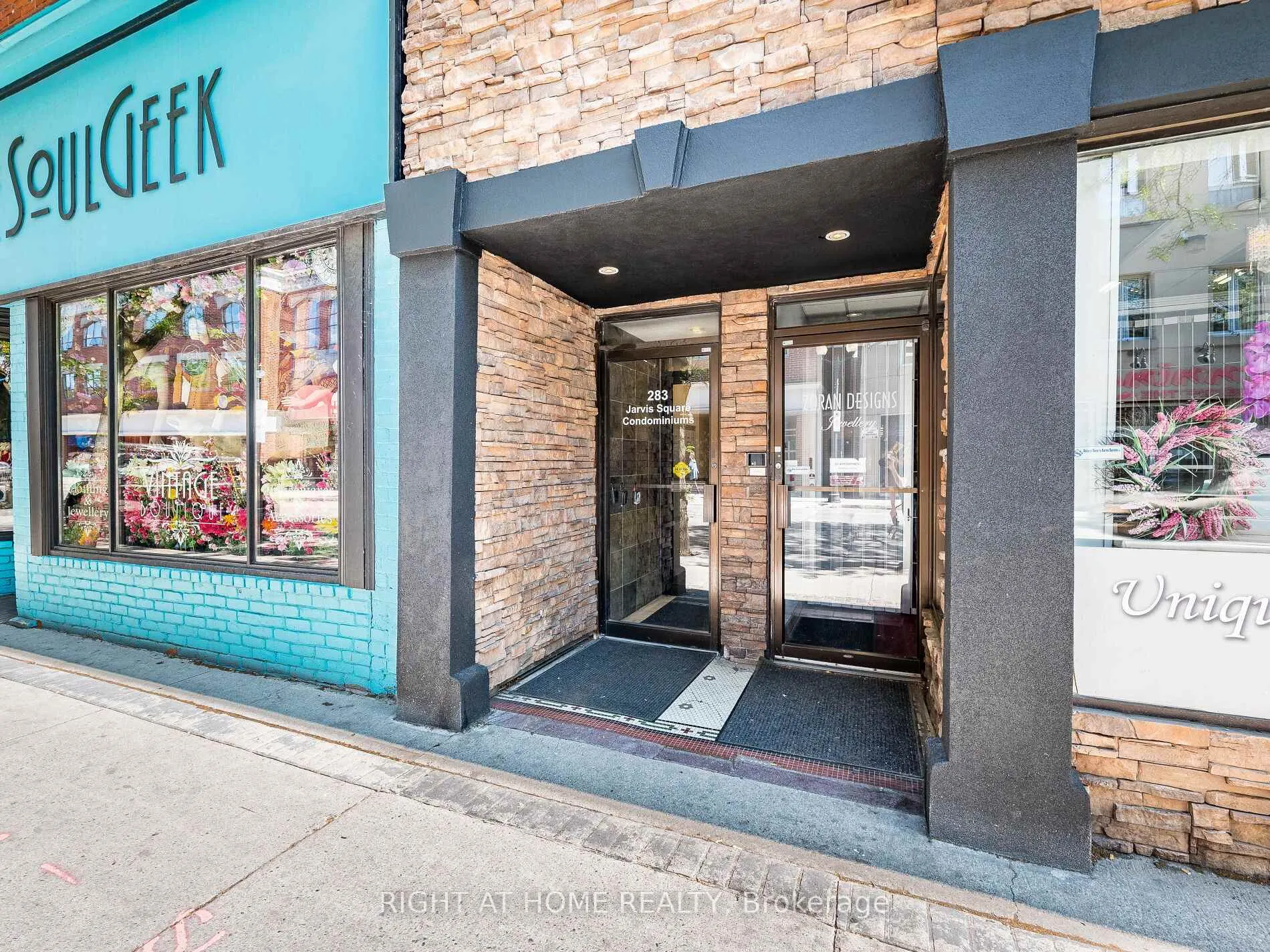 Photo 6 of Unit 302, 283 King Street E, Hamilton, Beasley — HOMEH