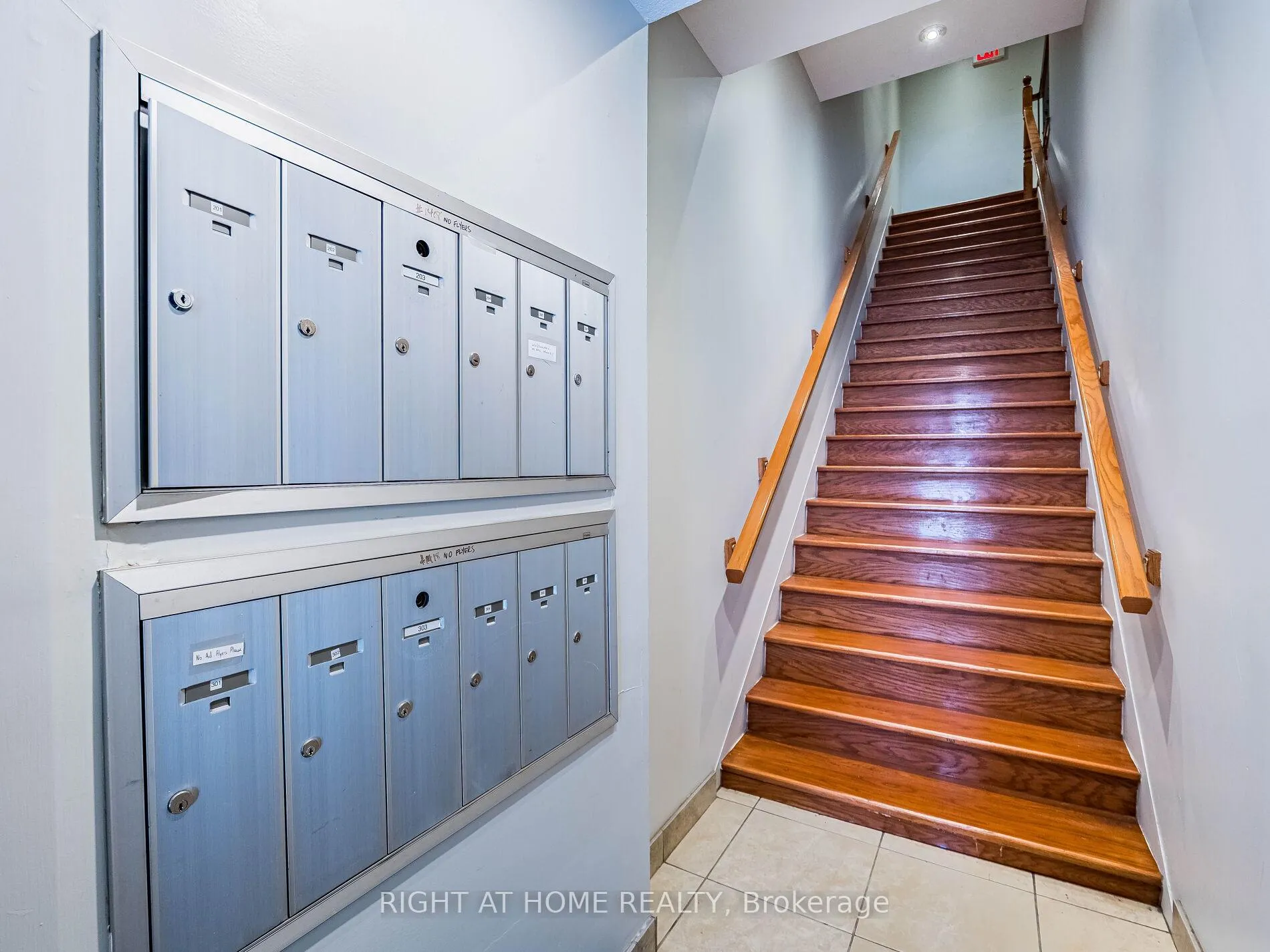 Photo 7 of Unit 302, 283 King Street E, Hamilton, Beasley — HOMEH