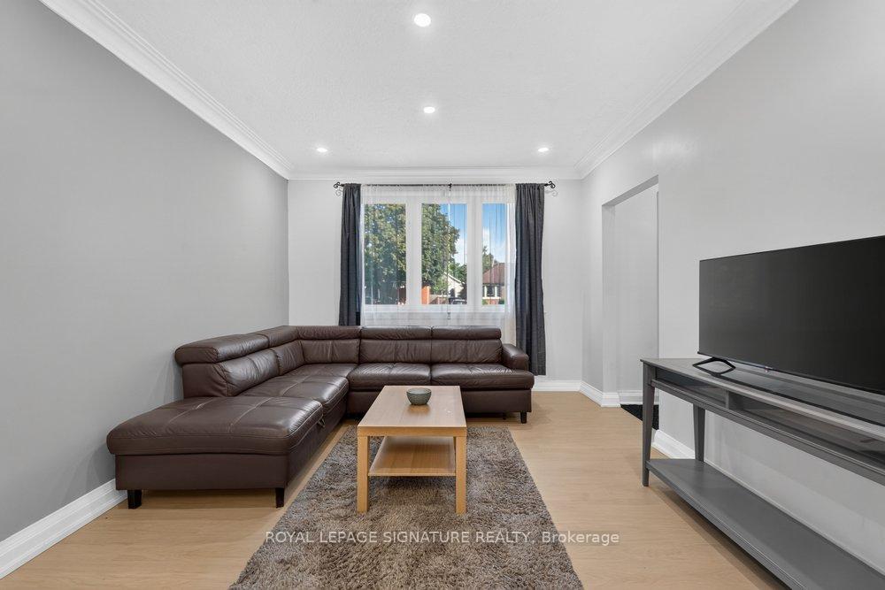 Photo 7 of Unit Main, 20 Bayard Avenue, Scarborough, Wexford-Maryvale — HOMEH