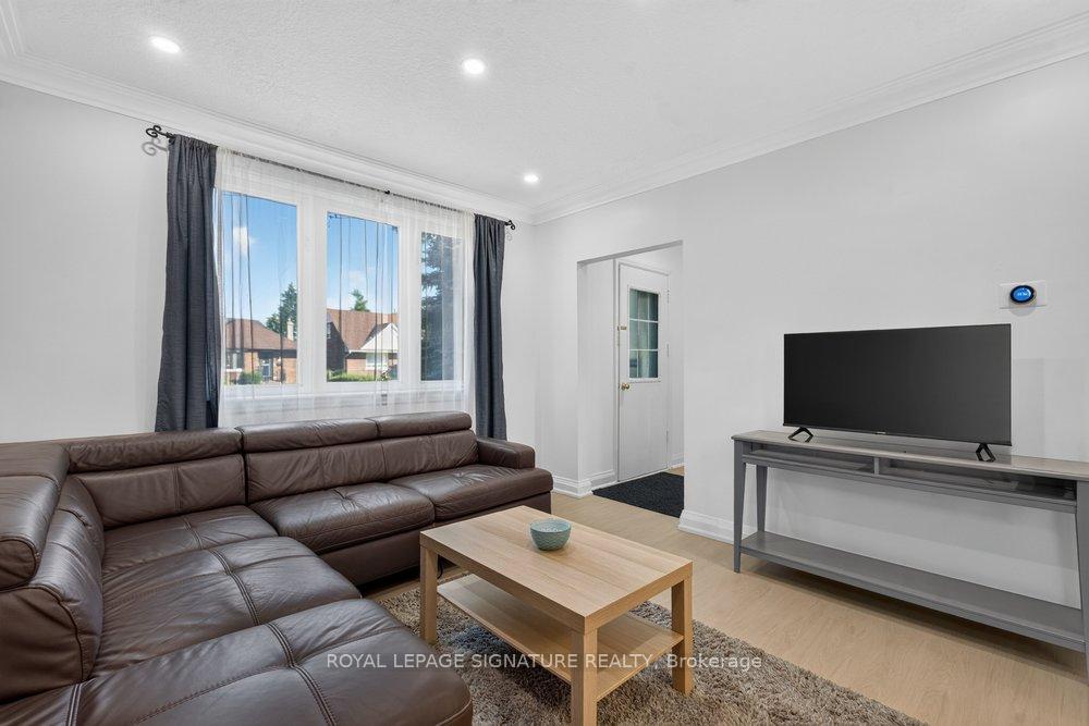 Photo 8 of Unit Main, 20 Bayard Avenue, Scarborough, Wexford-Maryvale — HOMEH