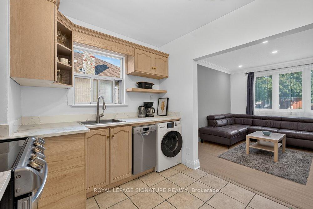 Photo 11 of Unit Main, 20 Bayard Avenue, Scarborough, Wexford-Maryvale — HOMEH