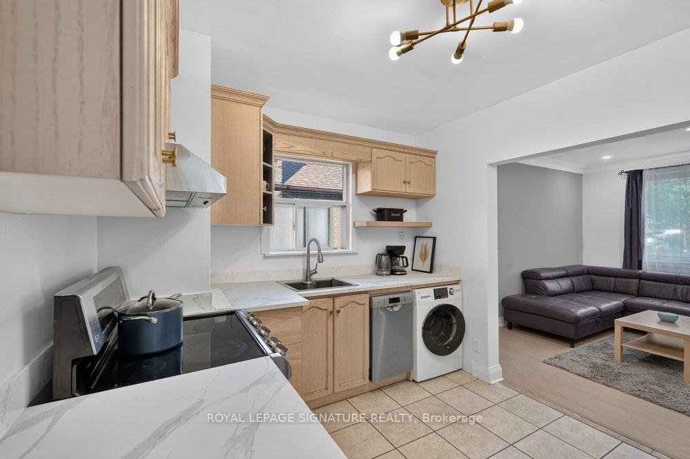 Photo 12 of Unit Main, 20 Bayard Avenue, Scarborough, Wexford-Maryvale — HOMEH