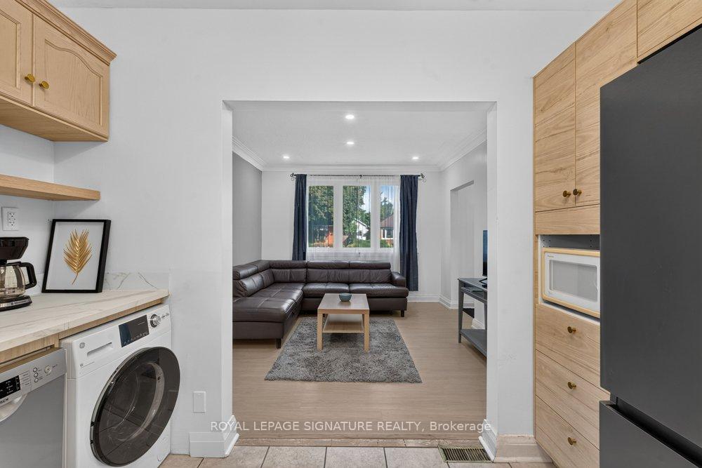 Photo 14 of Unit Main, 20 Bayard Avenue, Scarborough, Wexford-Maryvale — HOMEH